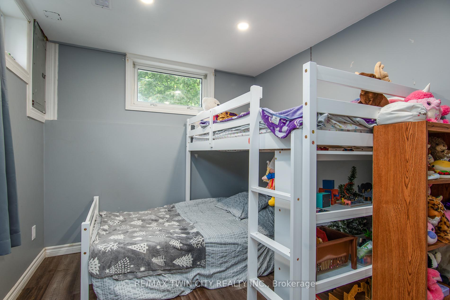Photo 21 of 8 Yager Avenue, Kitchener — HOMEH