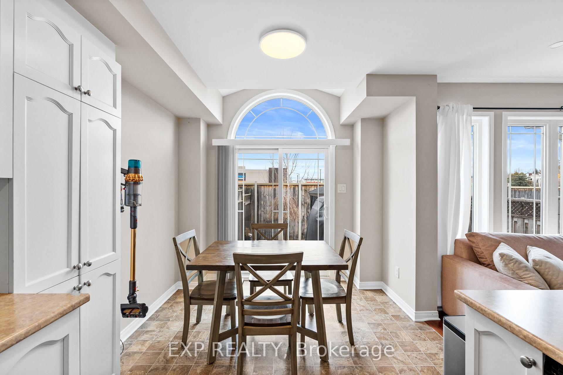 Photo 12 of 1461 Carronbridge Circle, Ottawa, Kanata - Emerald Meadows/Trailwest — HOMEH