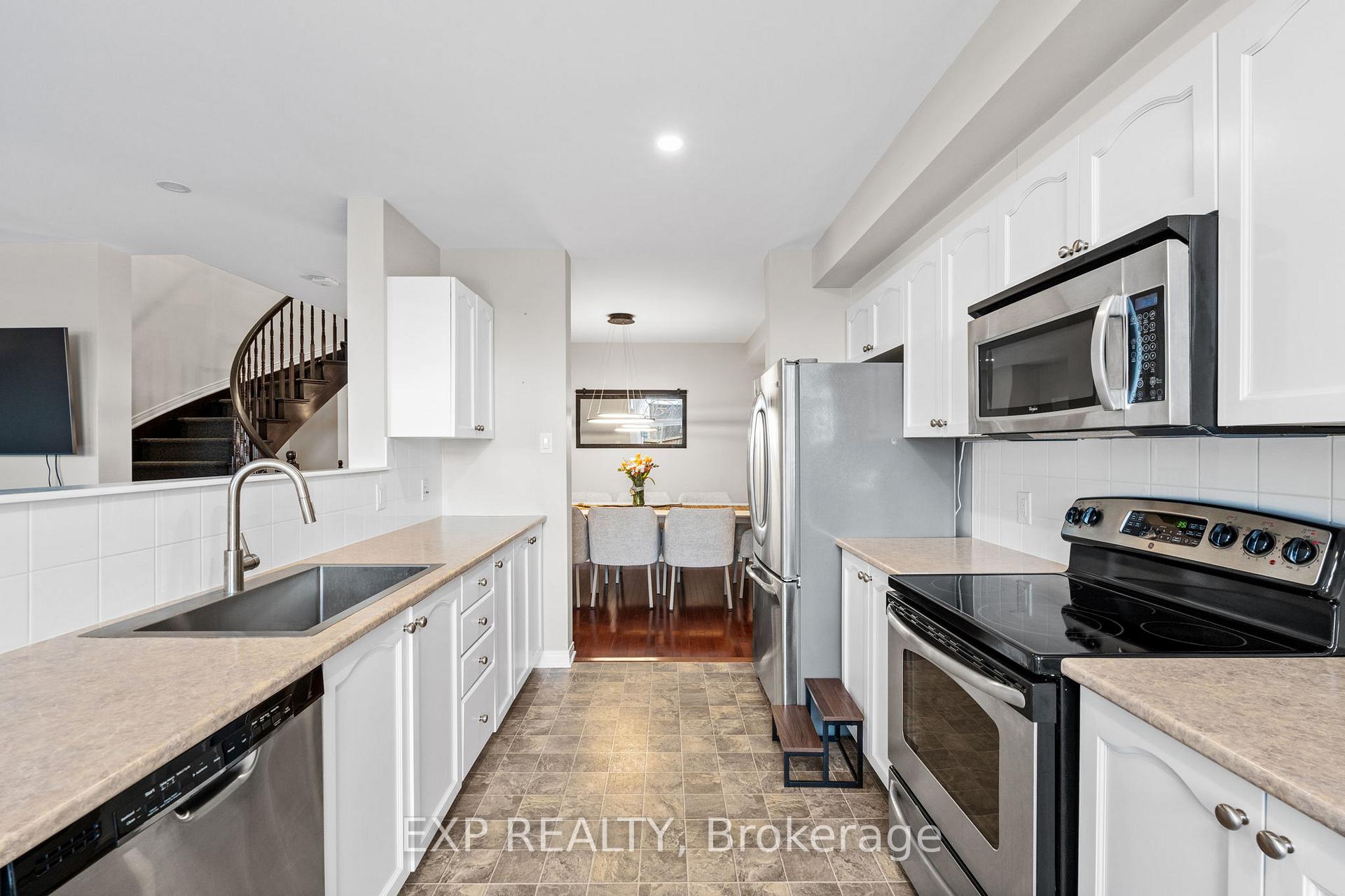 Photo 13 of 1461 Carronbridge Circle, Ottawa, Kanata - Emerald Meadows/Trailwest — HOMEH
