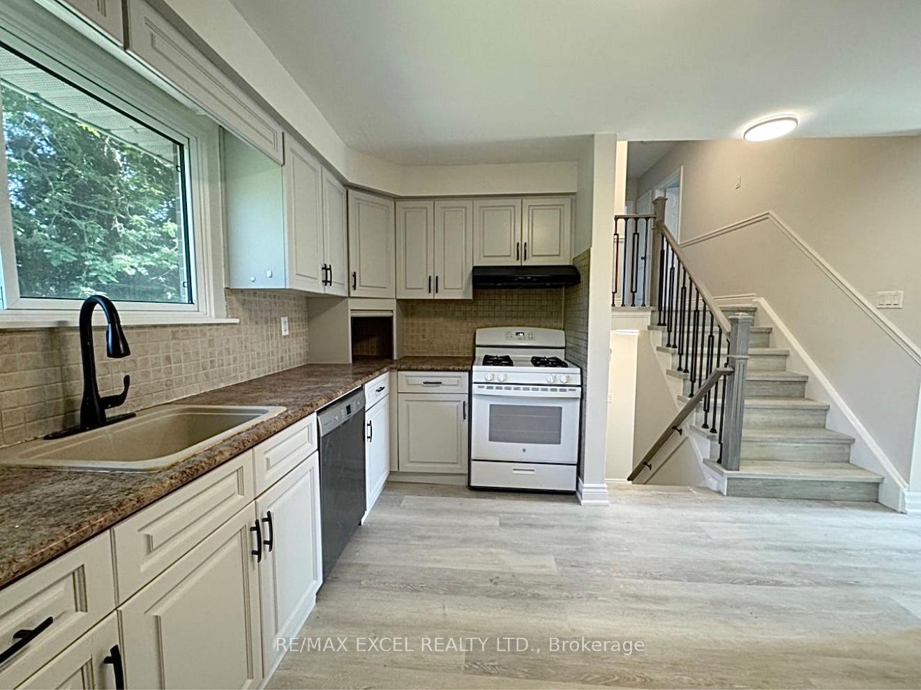 Photo 5 of 29 Arrowflight Drive, Markham, Bullock — HOMEH