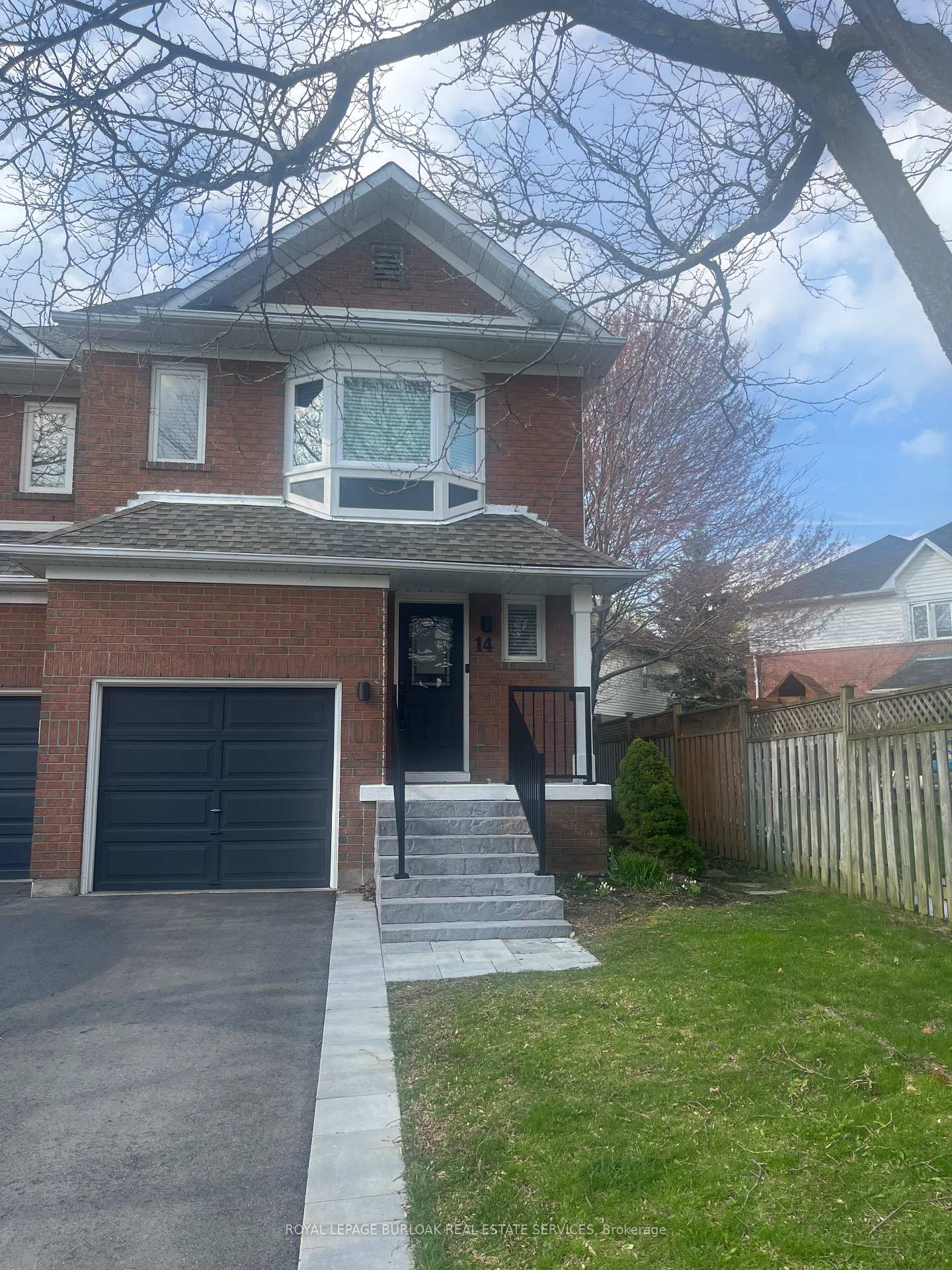 Photo 2 of 14 Thornlodge Drive, Hamilton, Waterdown — HOMEH