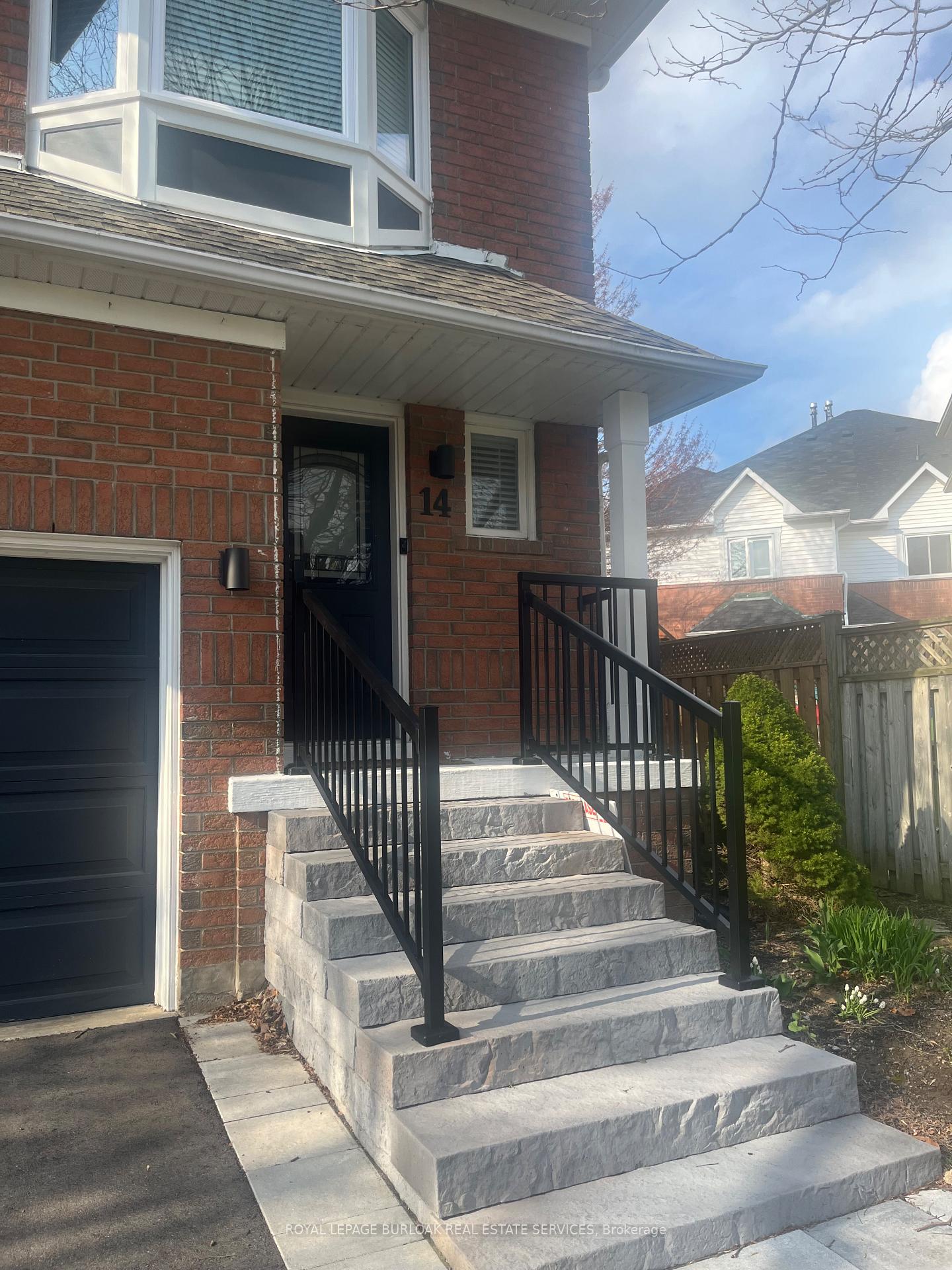 Photo 3 of 14 Thornlodge Drive, Hamilton, Waterdown — HOMEH