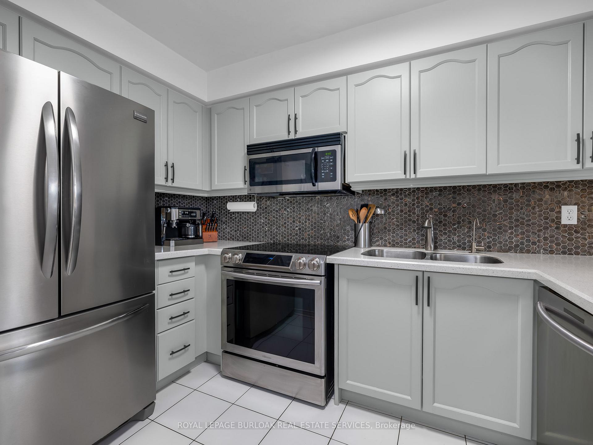 Photo 7 of 14 Thornlodge Drive, Hamilton, Waterdown — HOMEH