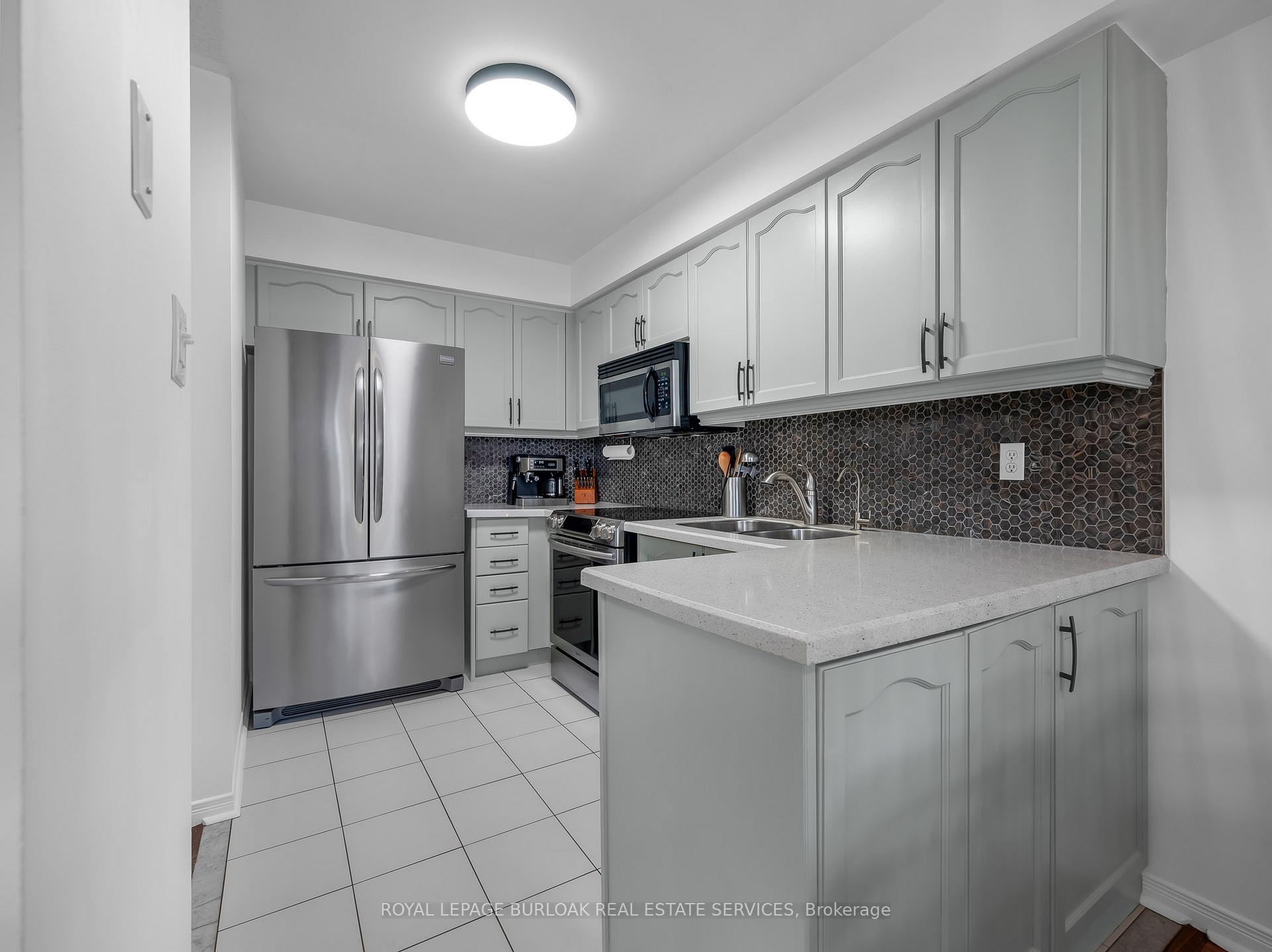 Photo 8 of 14 Thornlodge Drive, Hamilton, Waterdown — HOMEH