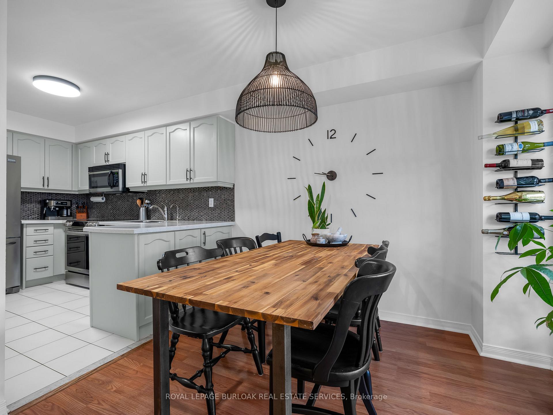 Photo 9 of 14 Thornlodge Drive, Hamilton, Waterdown — HOMEH