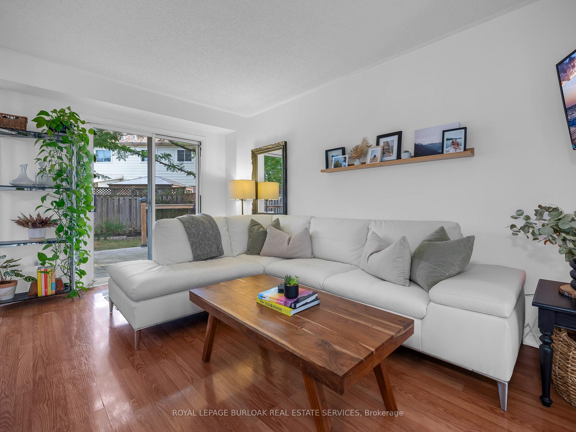 Photo 11 of 14 Thornlodge Drive, Hamilton, Waterdown — HOMEH