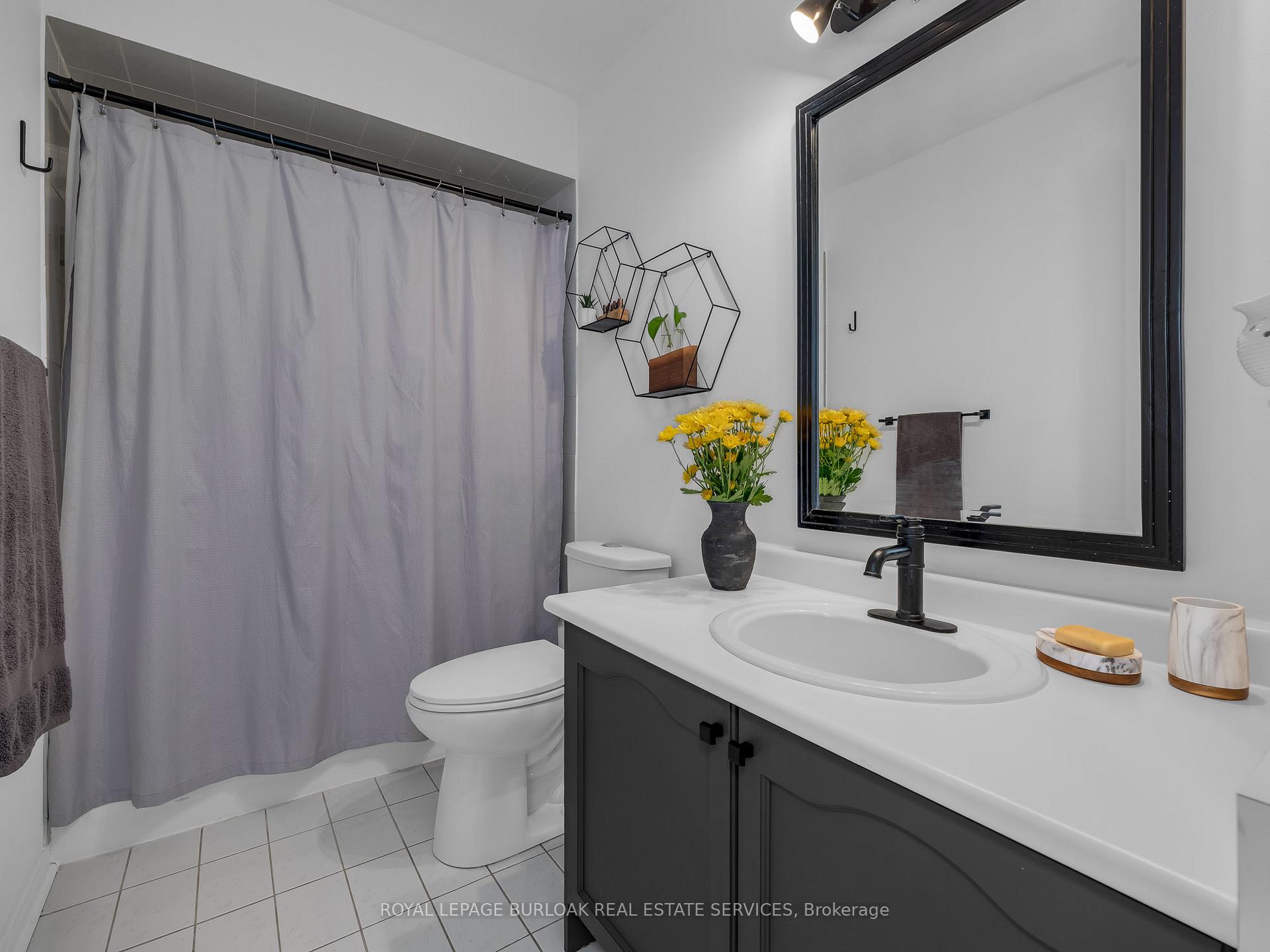 Photo 19 of 14 Thornlodge Drive, Hamilton, Waterdown — HOMEH