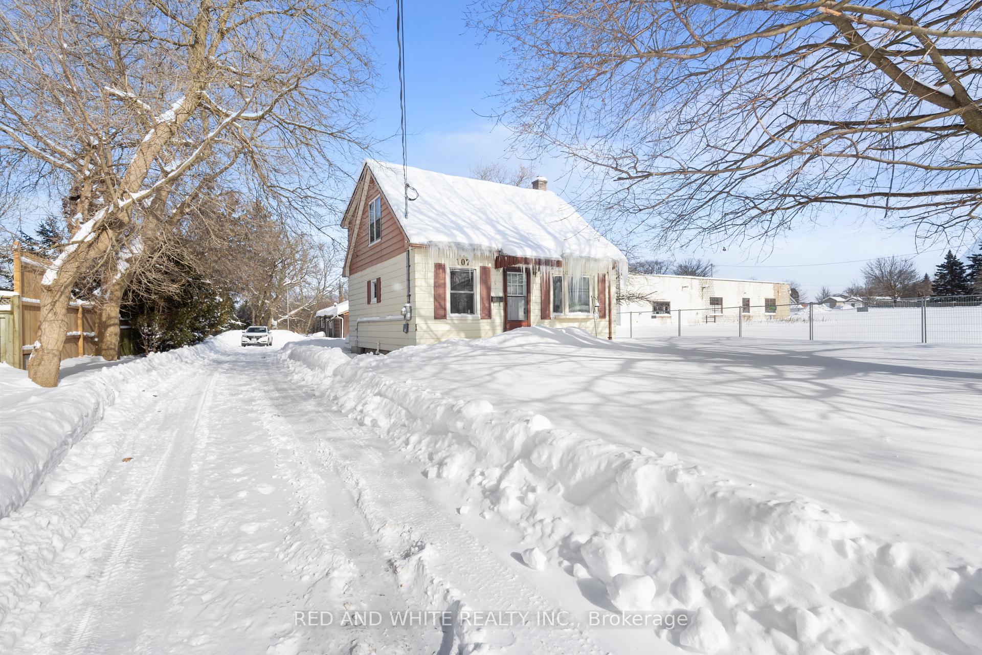 Photo 23 of 107 Bloomingdale Road N, Kitchener — HOMEH