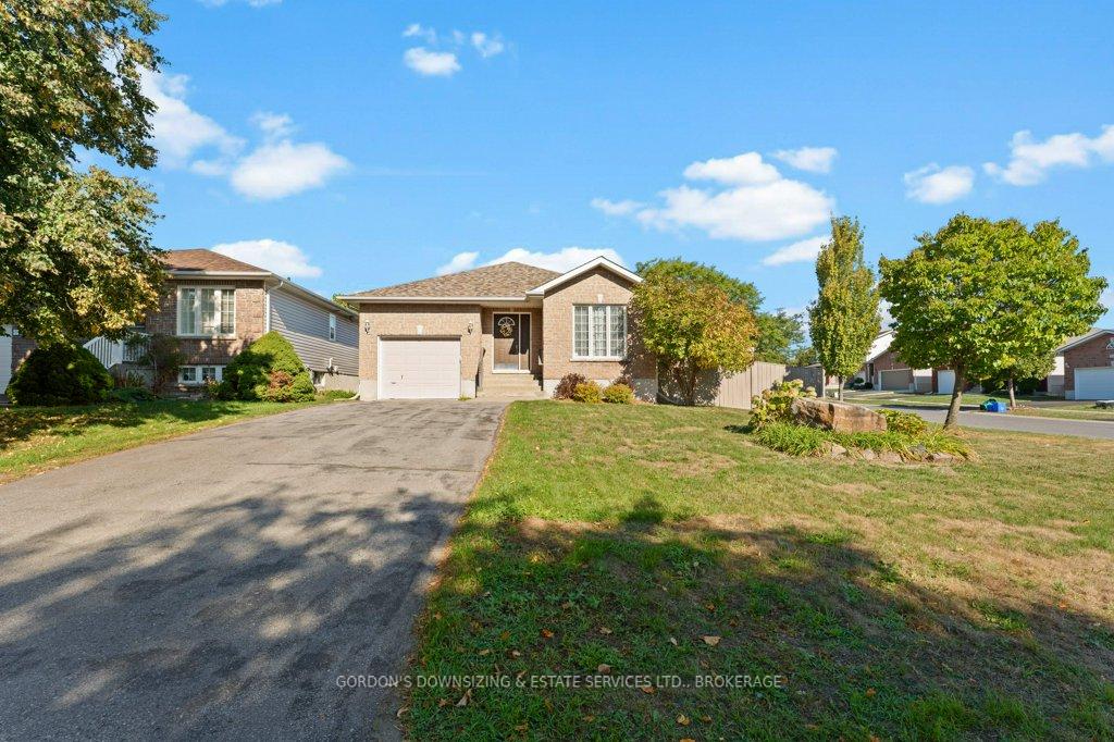 Photo 3 of 687 Arbour Crescent, Kingston, East Gardiners Rd — HOMEH
