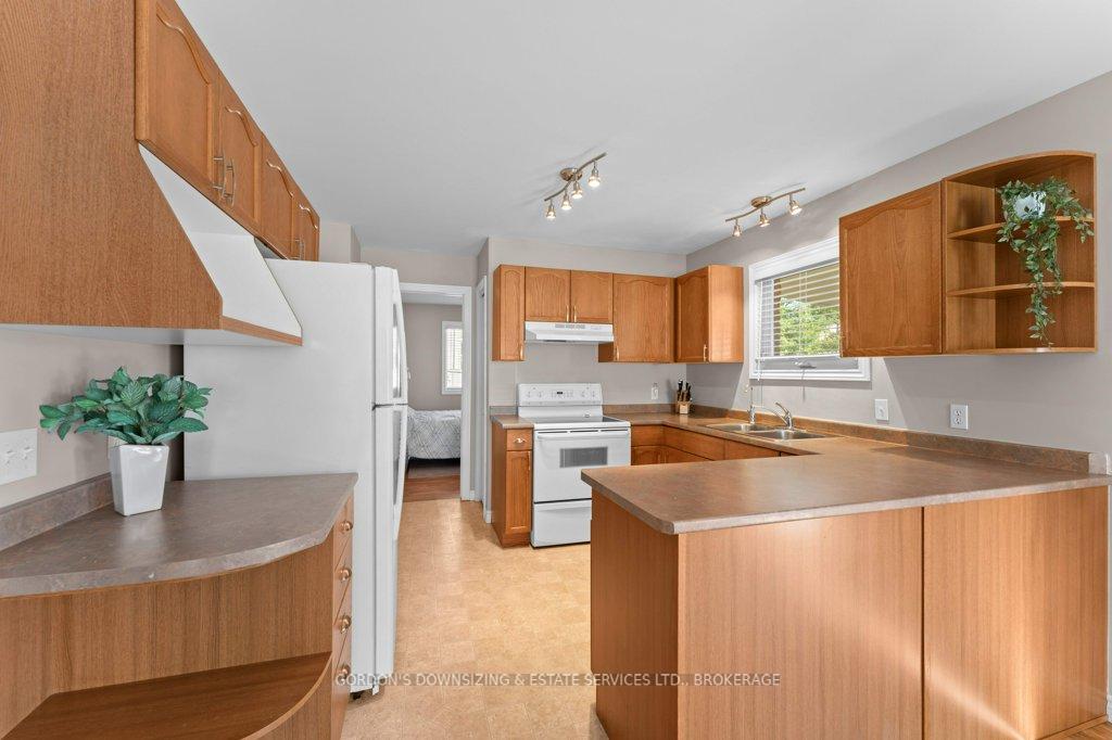 Photo 10 of 687 Arbour Crescent, Kingston, East Gardiners Rd — HOMEH
