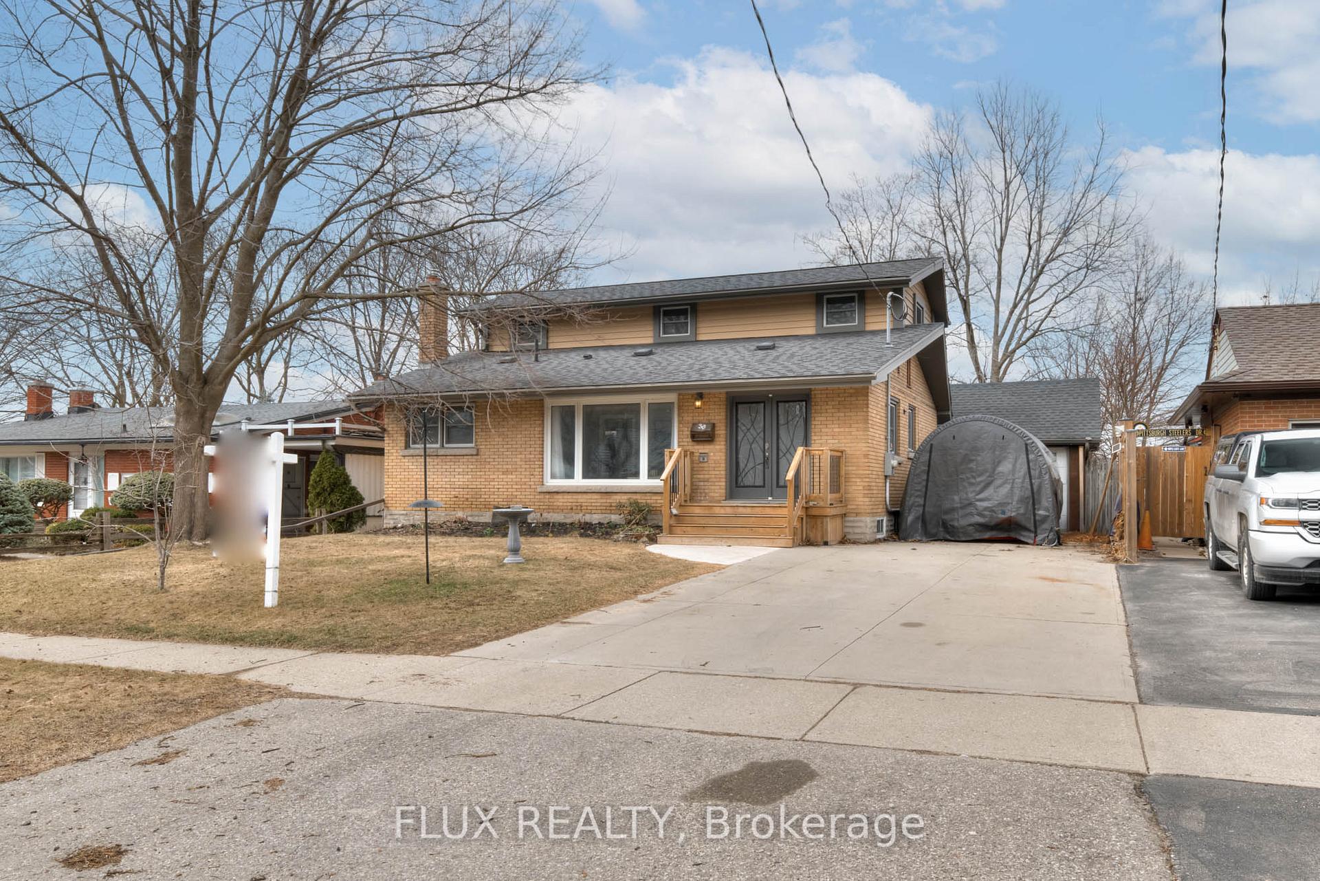 Photo 3 of 36 Perkell Place, Kitchener — HOMEH