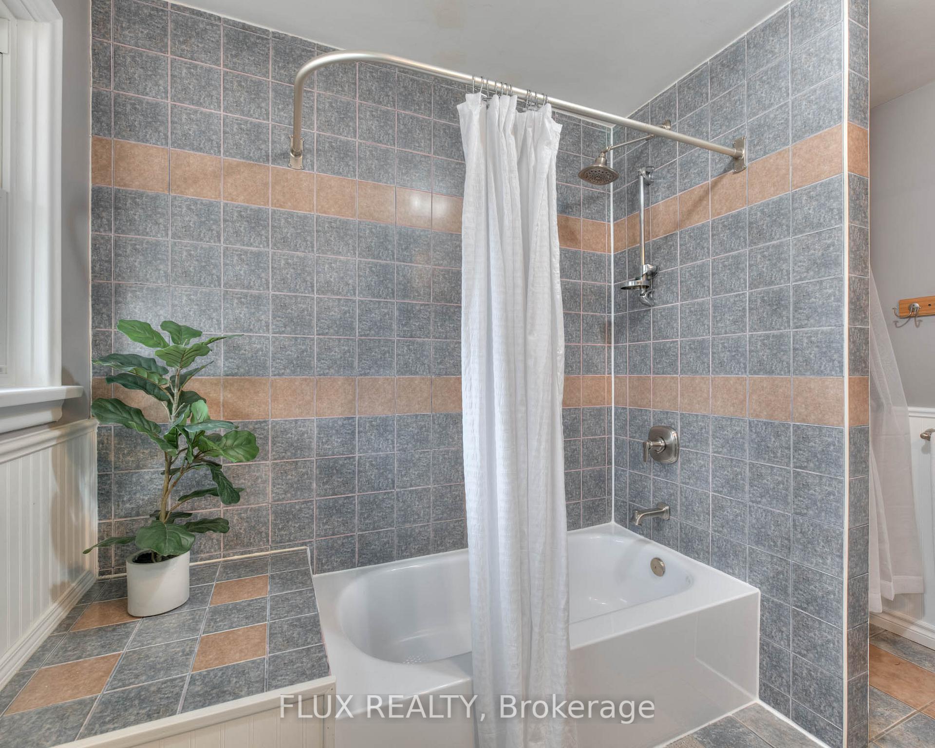 Photo 23 of 36 Perkell Place, Kitchener — HOMEH