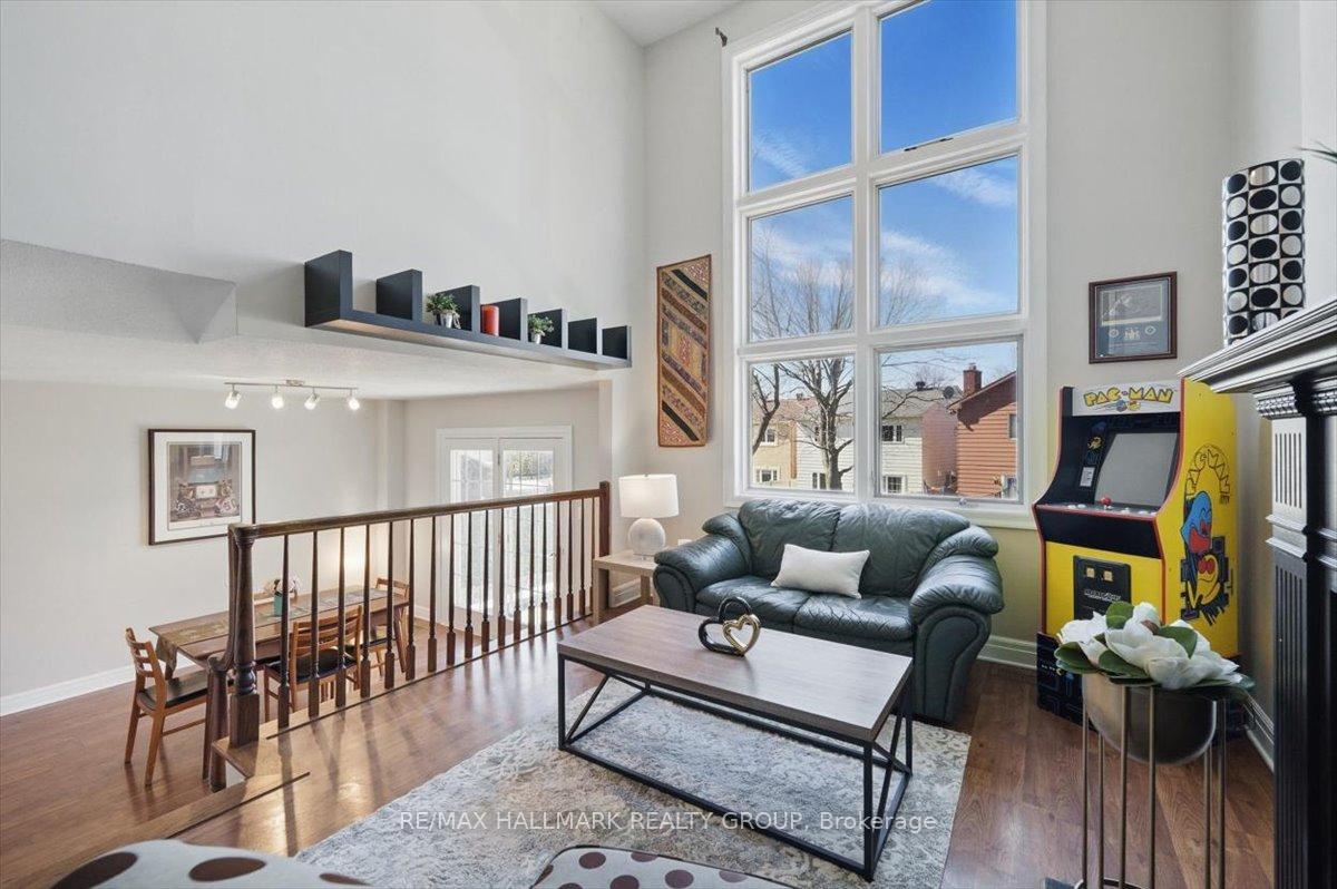 Photo 5 of 20 Equestrian Drive, Ottawa, Kanata - Bridlewood — HOMEH