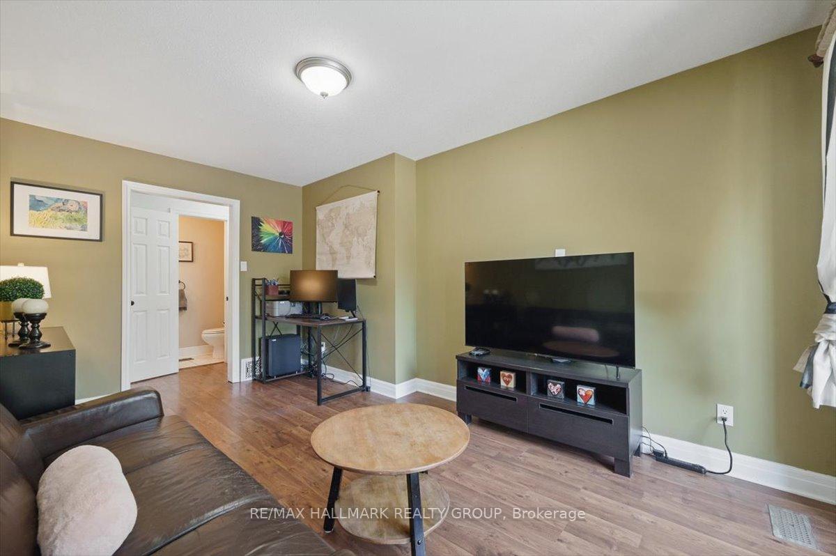 Photo 13 of 20 Equestrian Drive, Ottawa, Kanata - Bridlewood — HOMEH