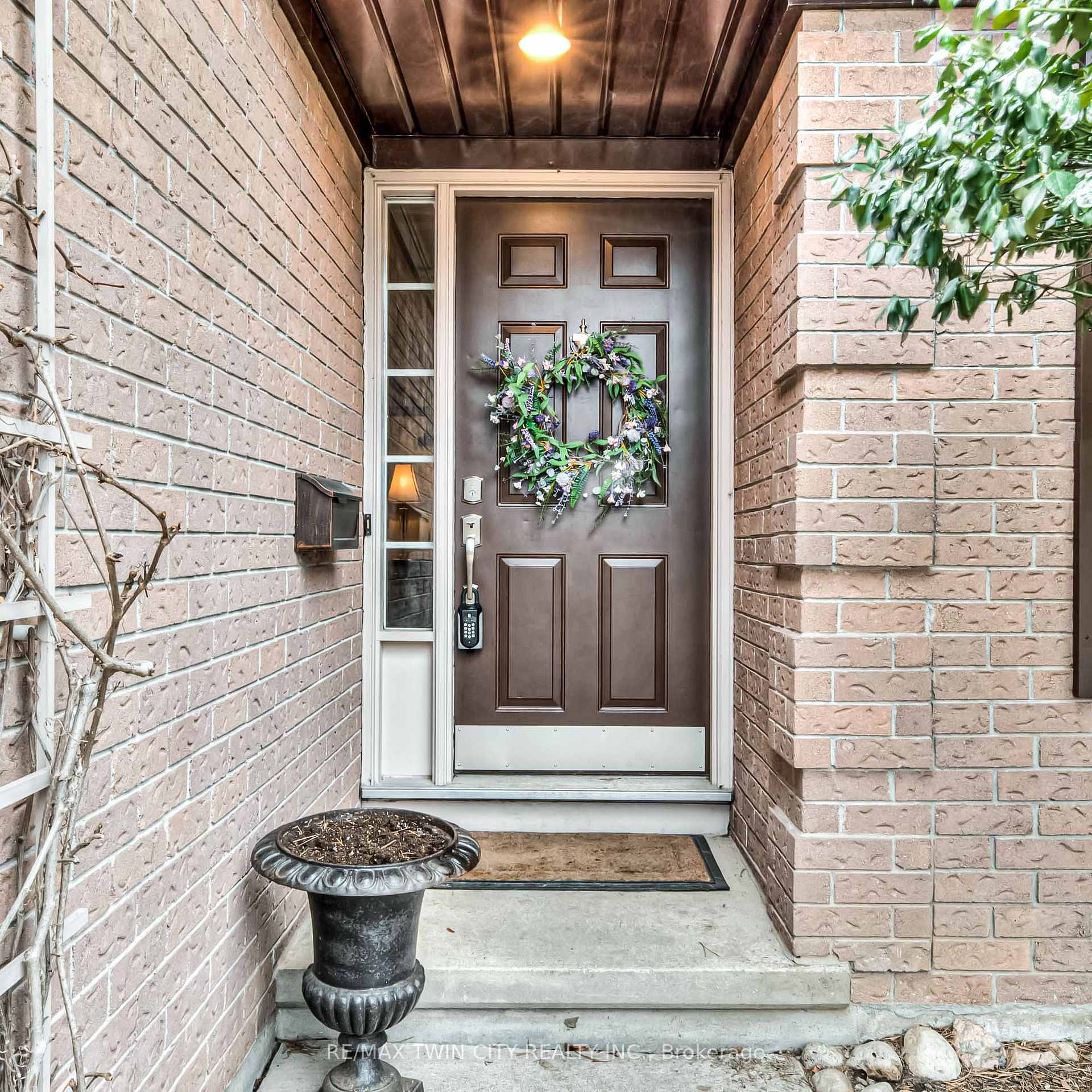 Photo 3 of 340 Grand River Boulevard, Kitchener — HOMEH