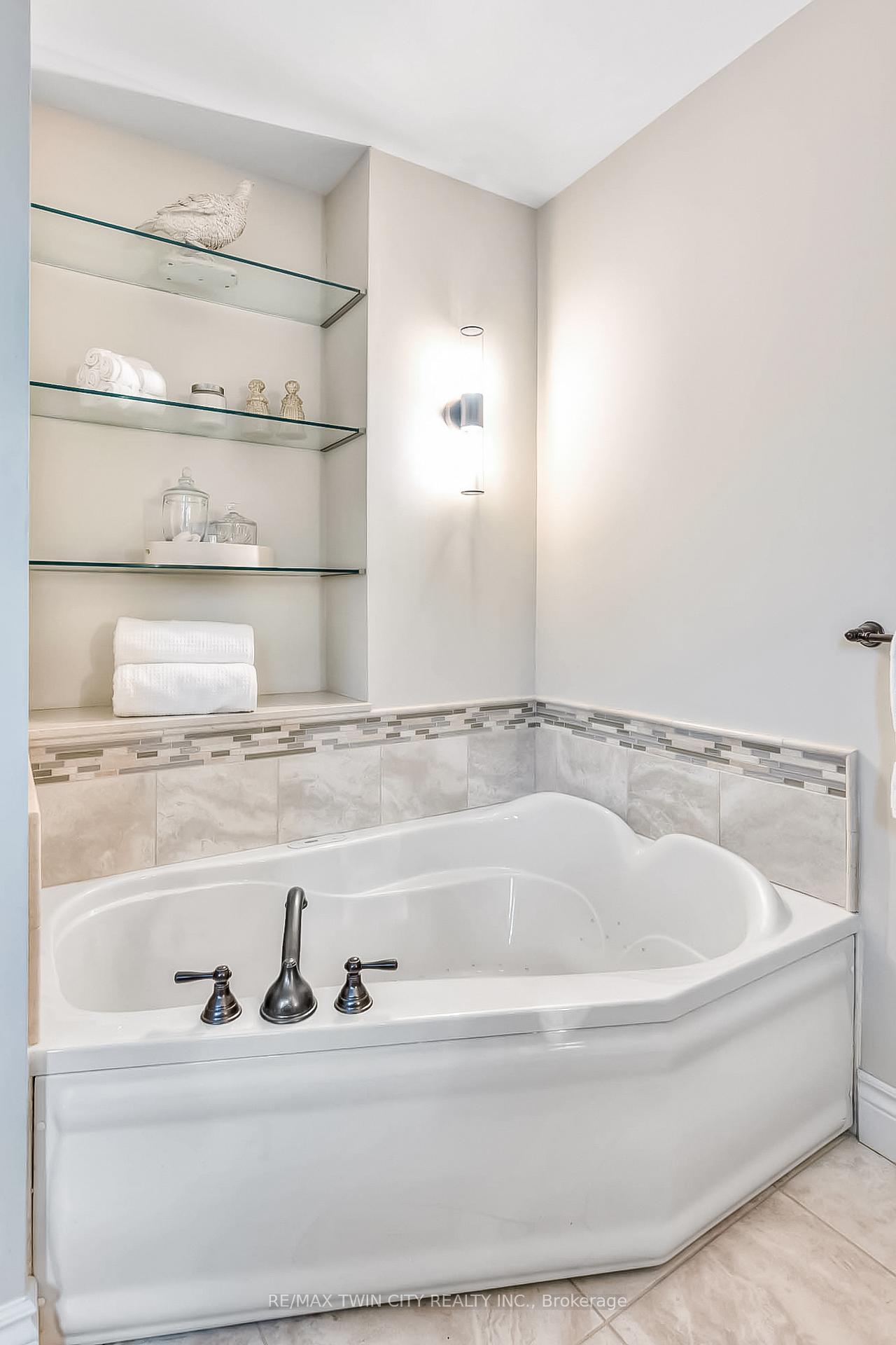 Photo 33 of 340 Grand River Boulevard, Kitchener — HOMEH
