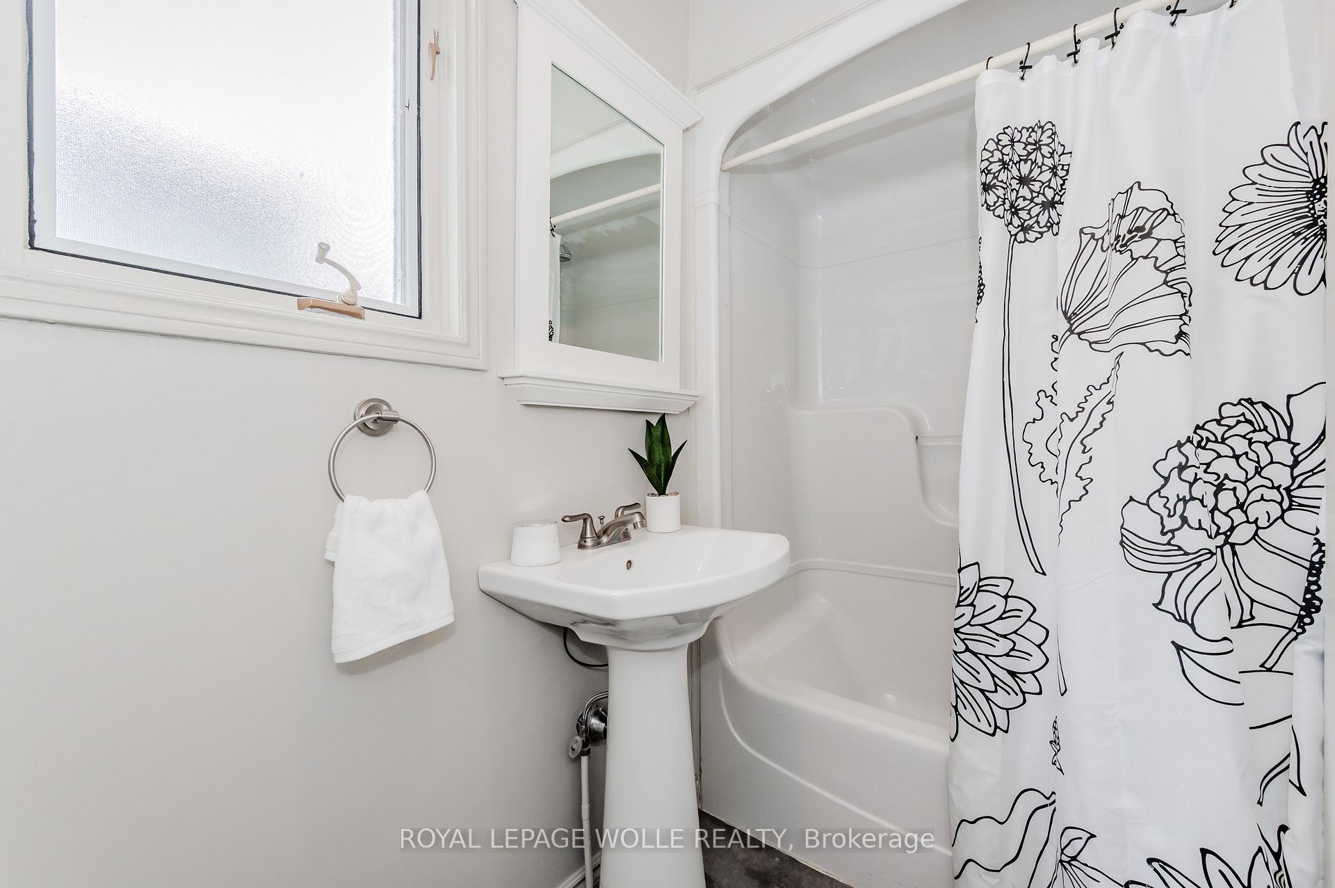 Photo 19 of 26 Brubacher Street, Kitchener — HOMEH