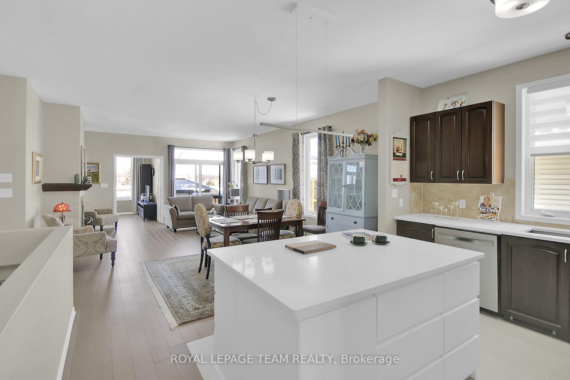 Photo 2 of 335 Breckenridge Crescent, Ottawa, Kanata - Morgan's Grant/South March — HOMEH