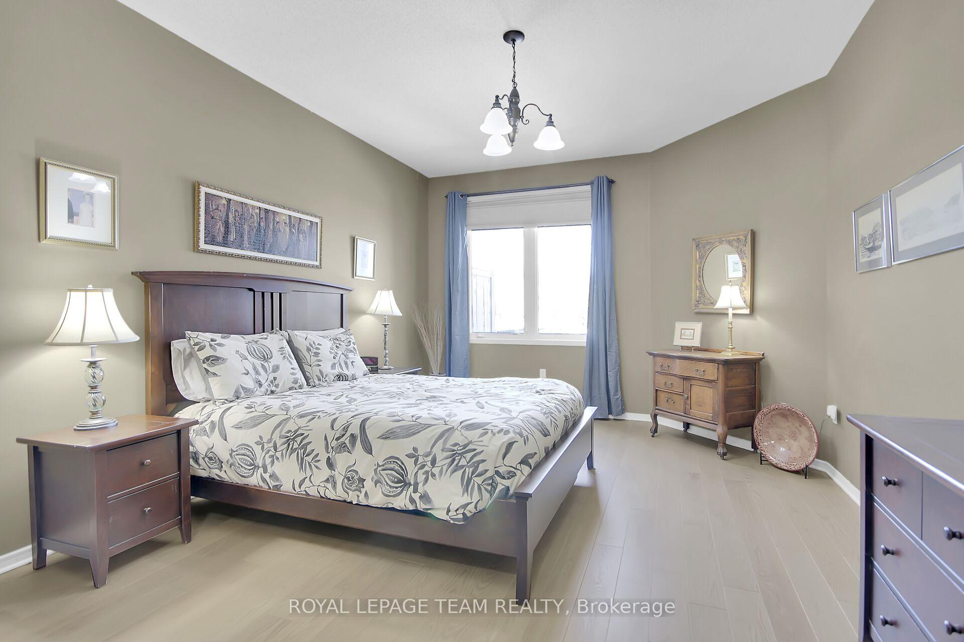 Photo 4 of 335 Breckenridge Crescent, Ottawa, Kanata - Morgan's Grant/South March — HOMEH