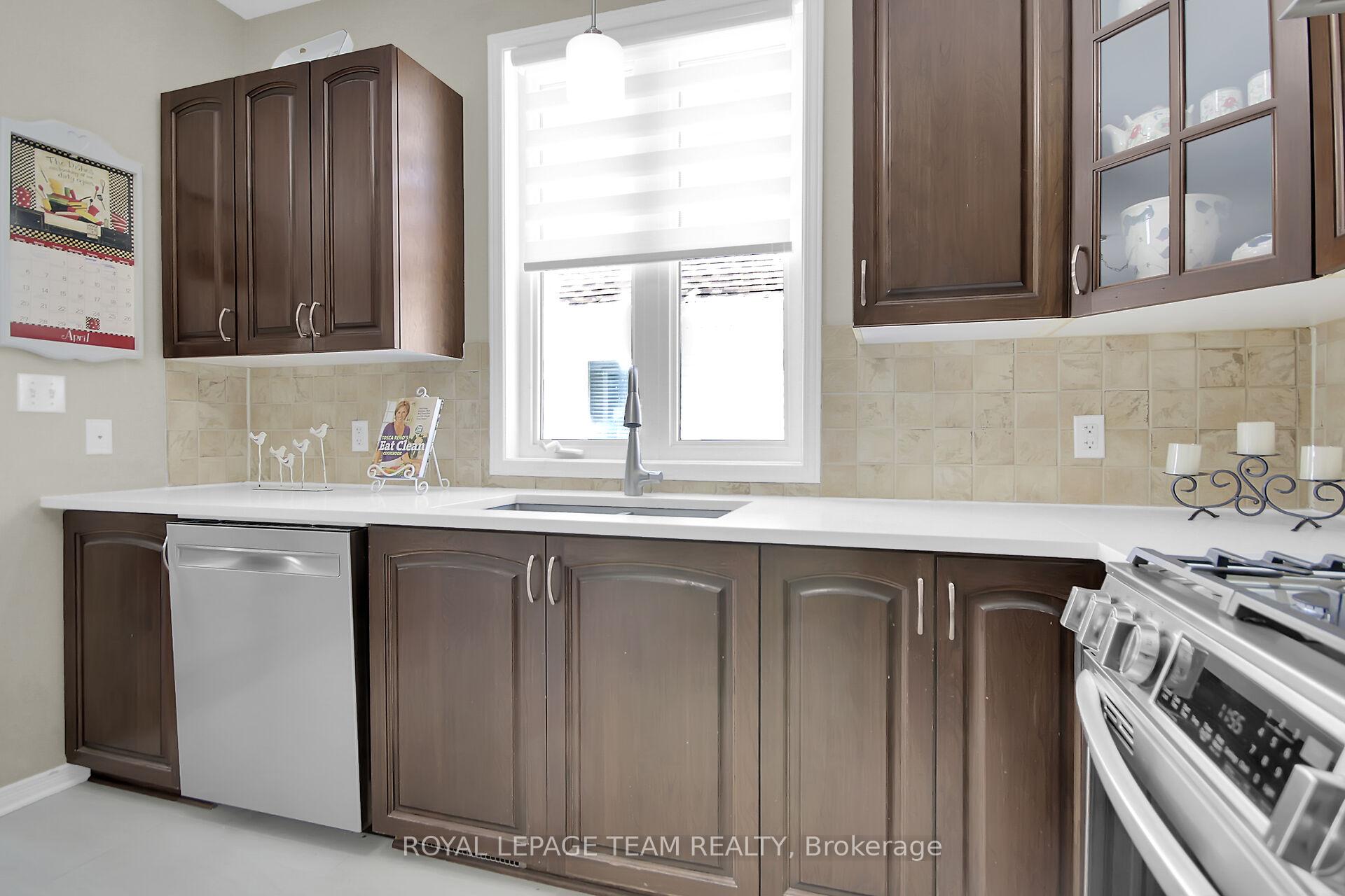 Photo 22 of 335 Breckenridge Crescent, Ottawa, Kanata - Morgan's Grant/South March — HOMEH