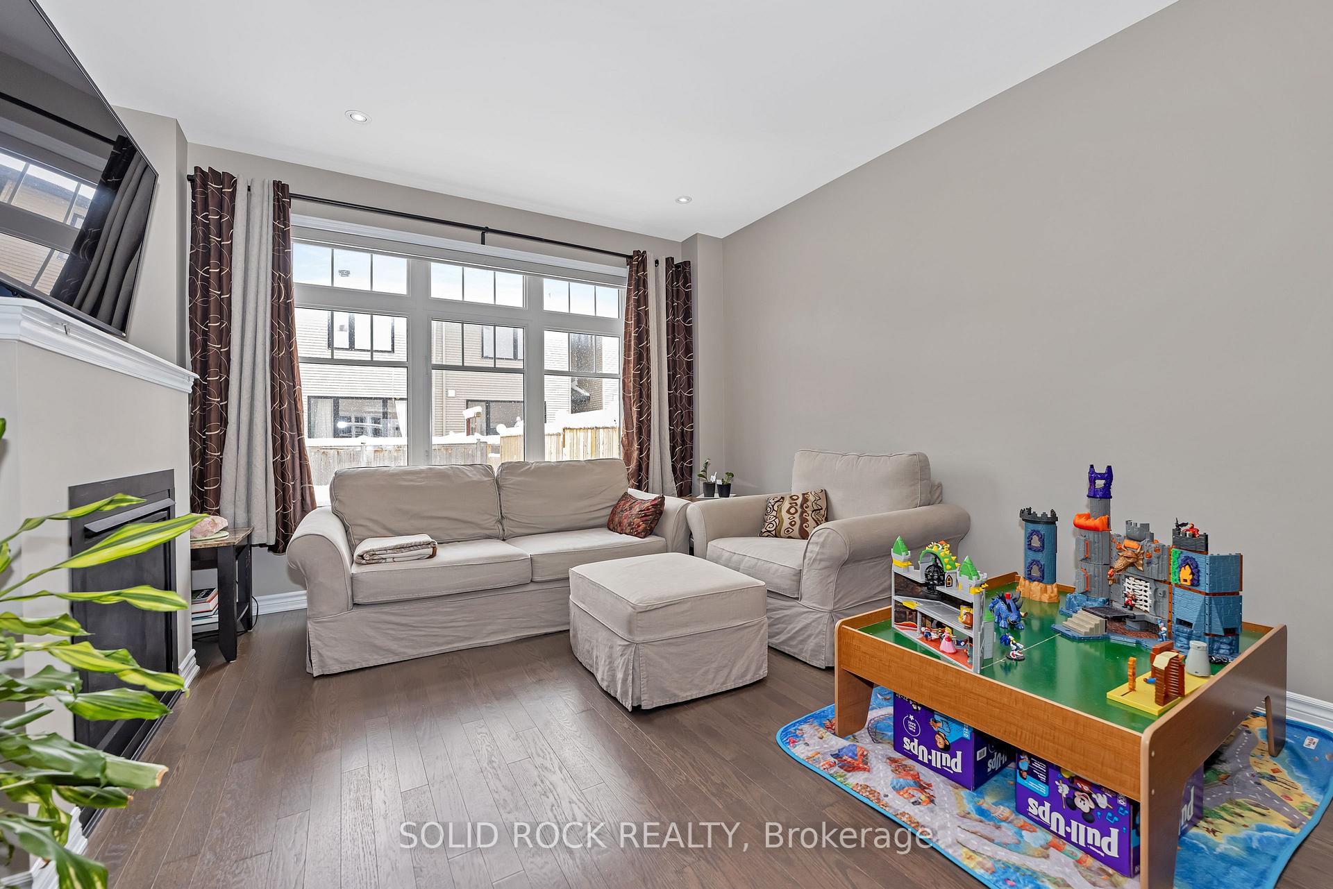 Photo 9 of 95 Tapadero Avenue, Ottawa, Kanata - Emerald Meadows/Trailwest — HOMEH