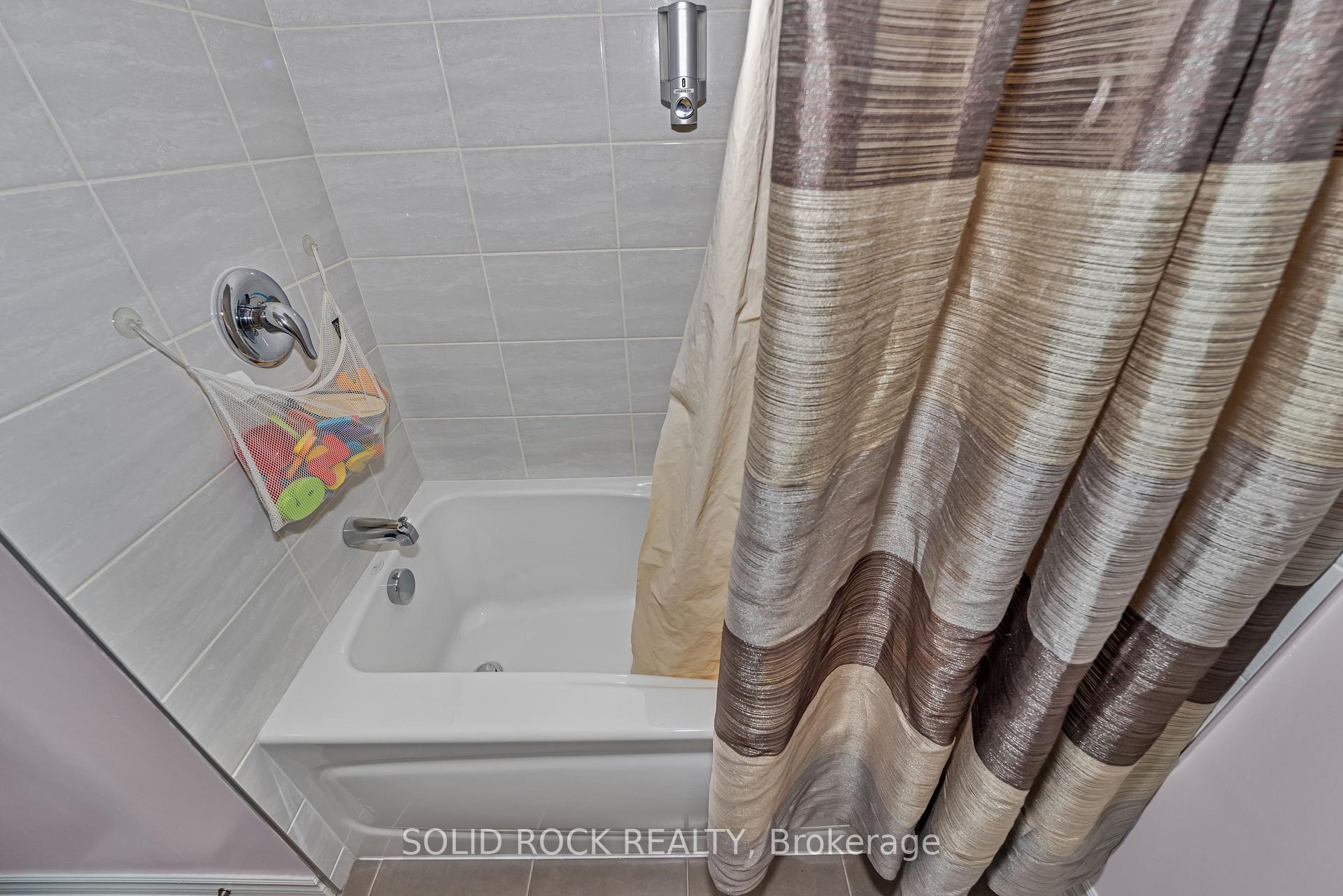 Photo 23 of 95 Tapadero Avenue, Ottawa, Kanata - Emerald Meadows/Trailwest — HOMEH