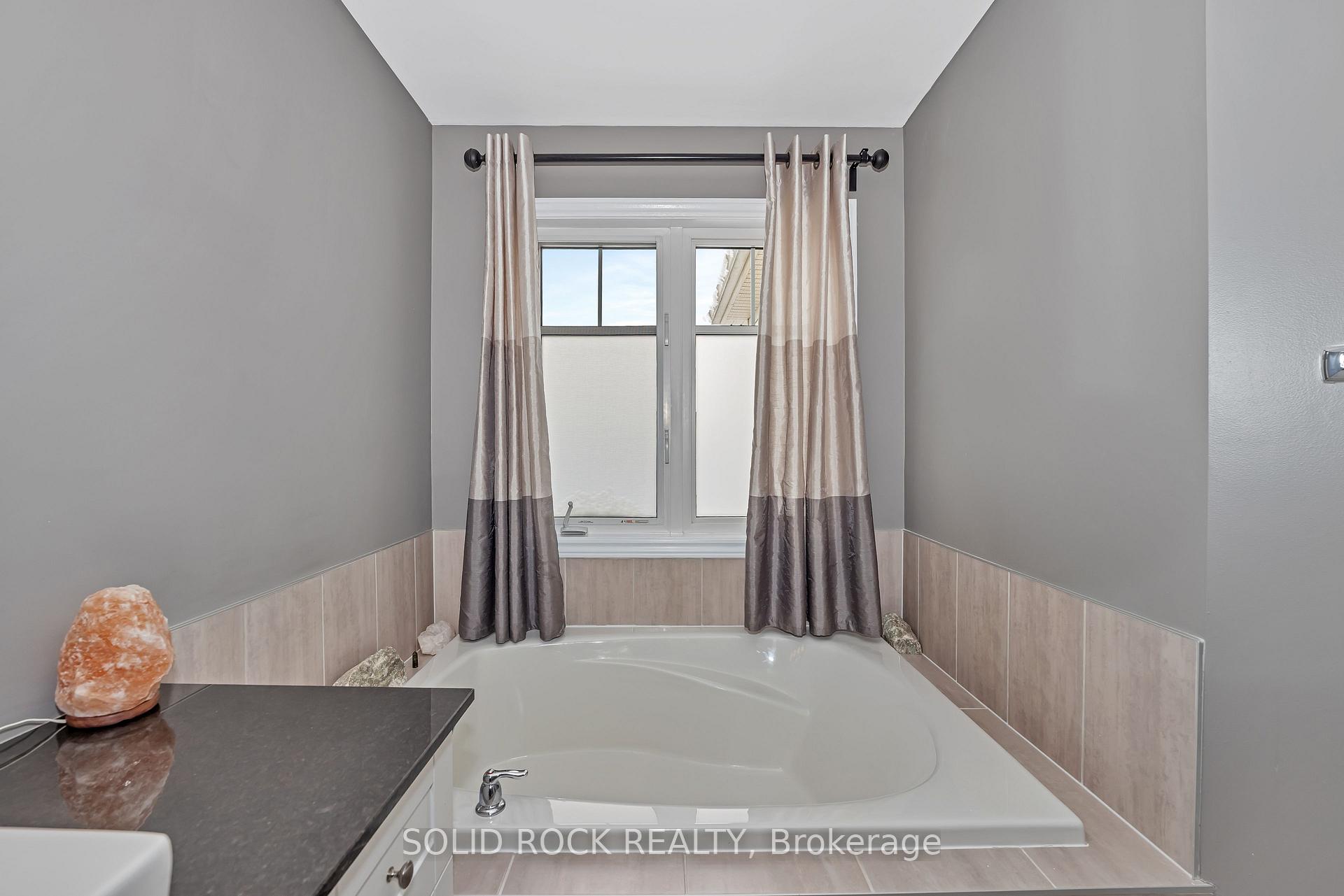 Photo 29 of 95 Tapadero Avenue, Ottawa, Kanata - Emerald Meadows/Trailwest — HOMEH