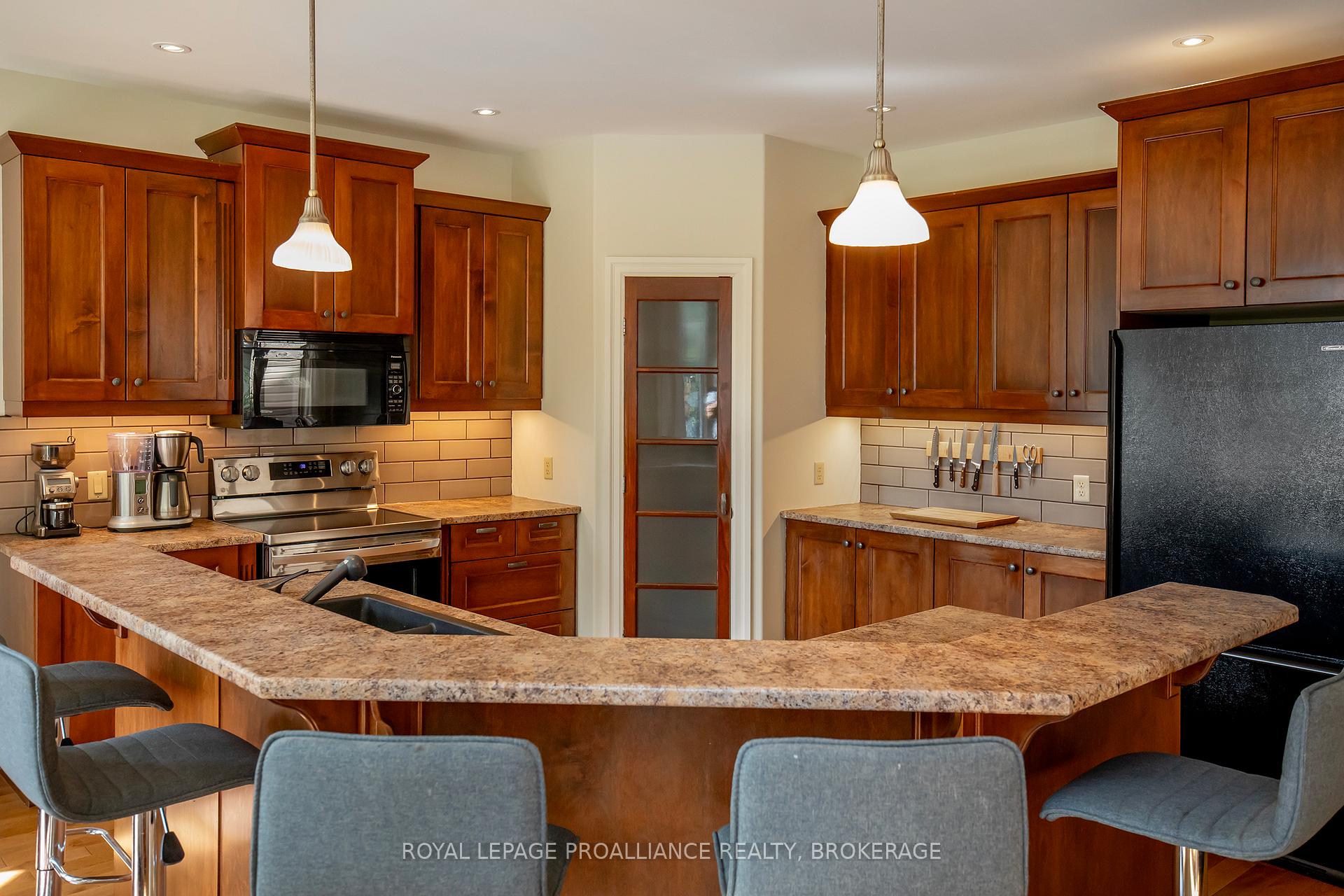 Photo 9 of 235 Rose Abbey Drive, Kingston, Kingston East (Incl Barret Crt) — HOMEH