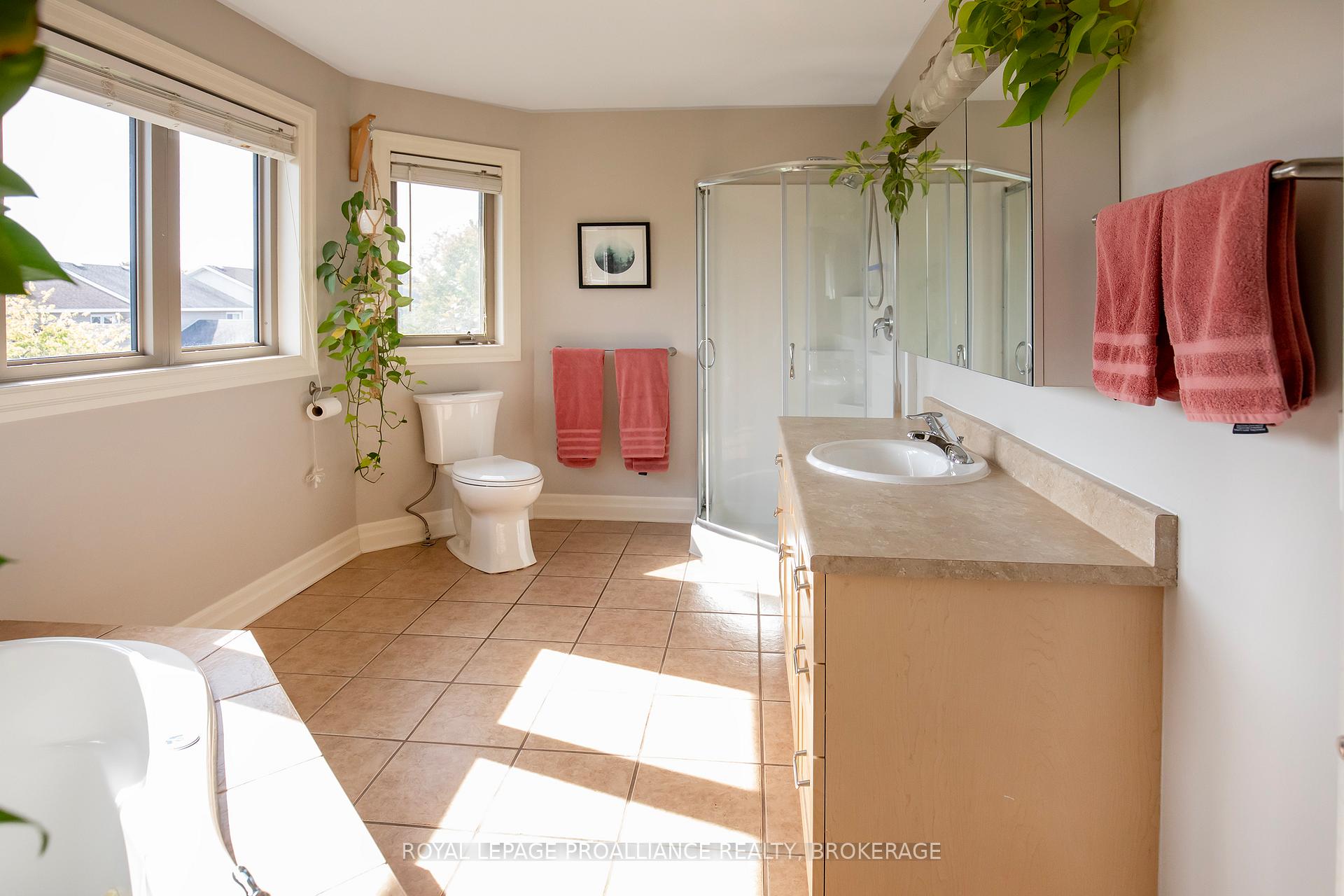 Photo 17 of 235 Rose Abbey Drive, Kingston, Kingston East (Incl Barret Crt) — HOMEH