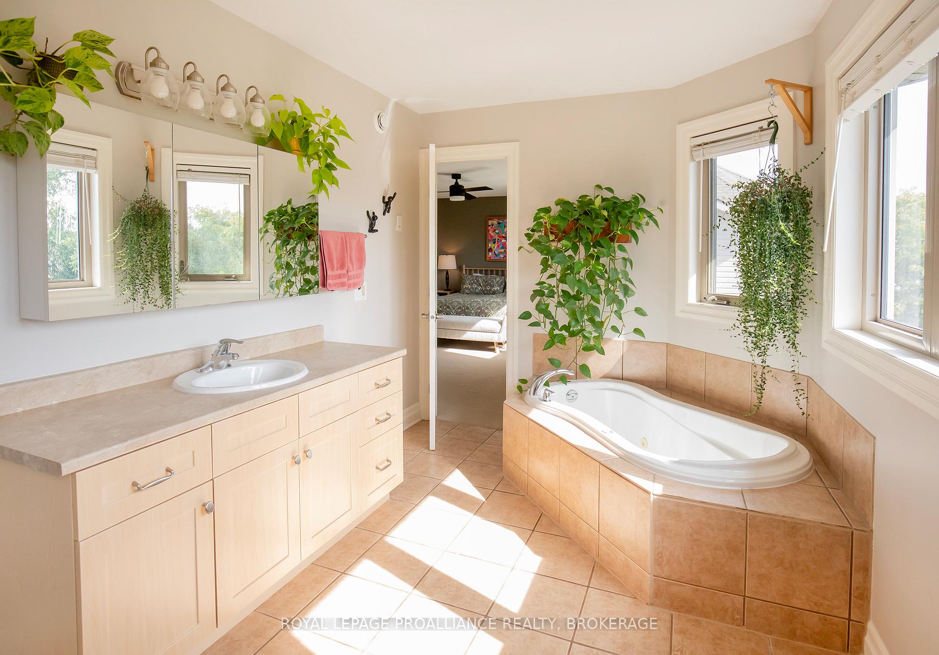Photo 19 of 235 Rose Abbey Drive, Kingston, Kingston East (Incl Barret Crt) — HOMEH