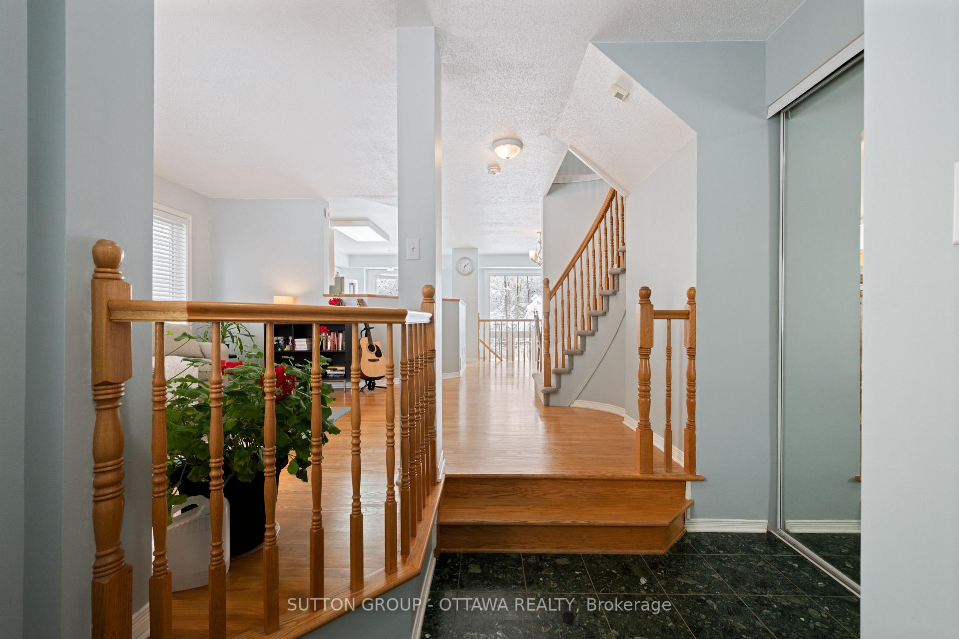 Photo 3 of 111 Banchory Crescent, Ottawa, Kanata - Morgan's Grant/South March — HOMEH