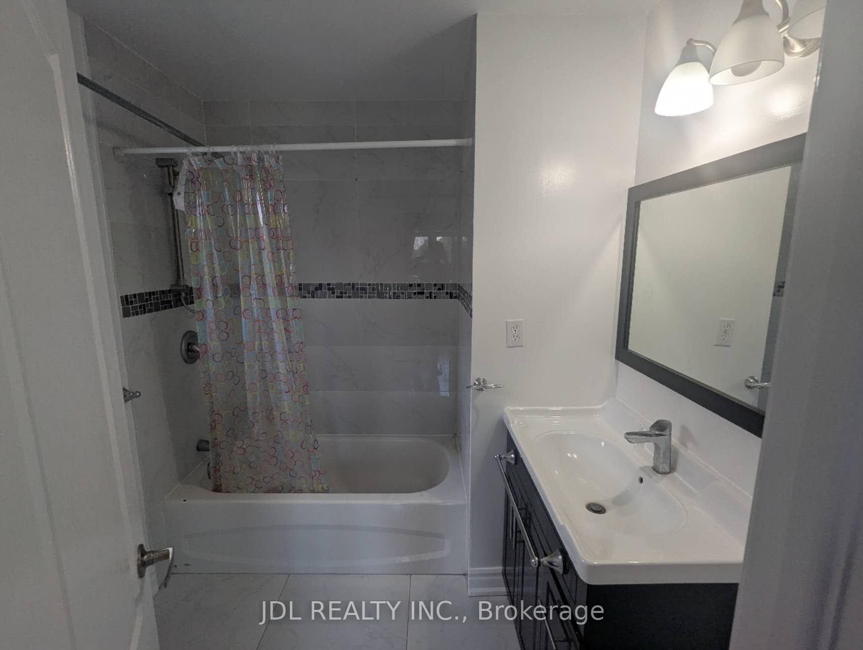Photo 11 of 86 Milliken Meadows Drive, Markham, Milliken Mills West — HOMEH
