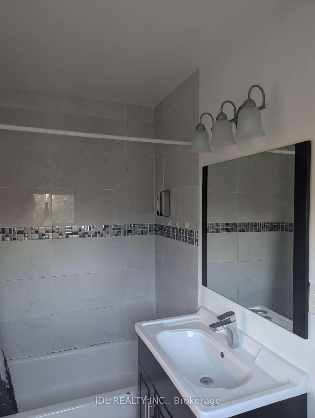Photo 12 of 86 Milliken Meadows Drive, Markham, Milliken Mills West — HOMEH