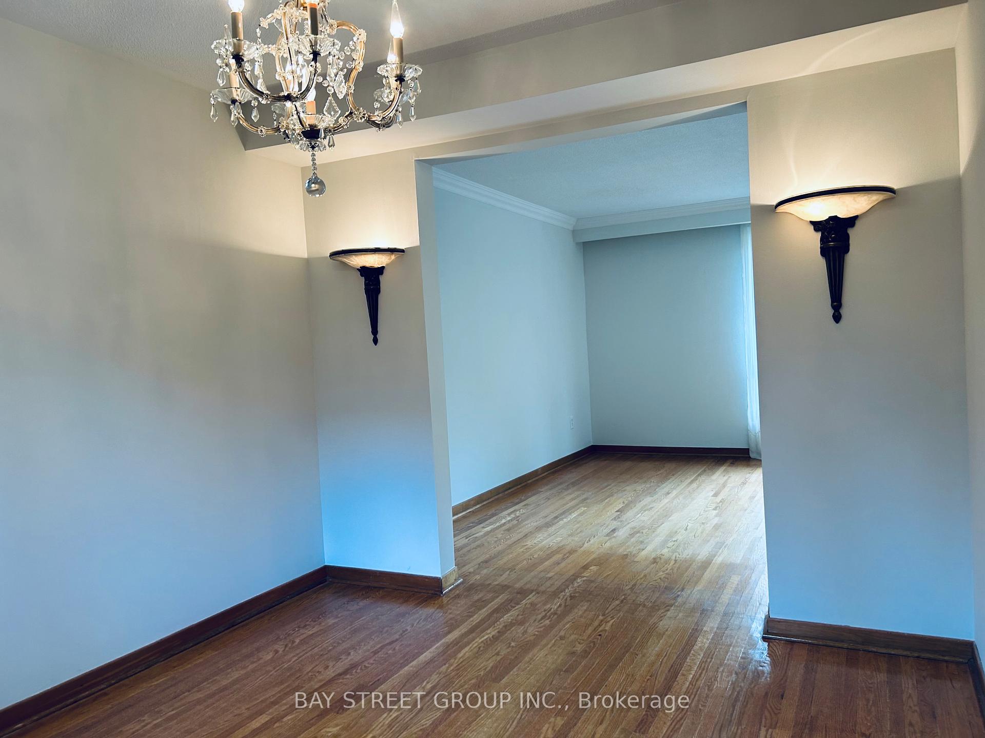 Photo 5 of 27 Jeremy Drive, Markham, Unionville — HOMEH