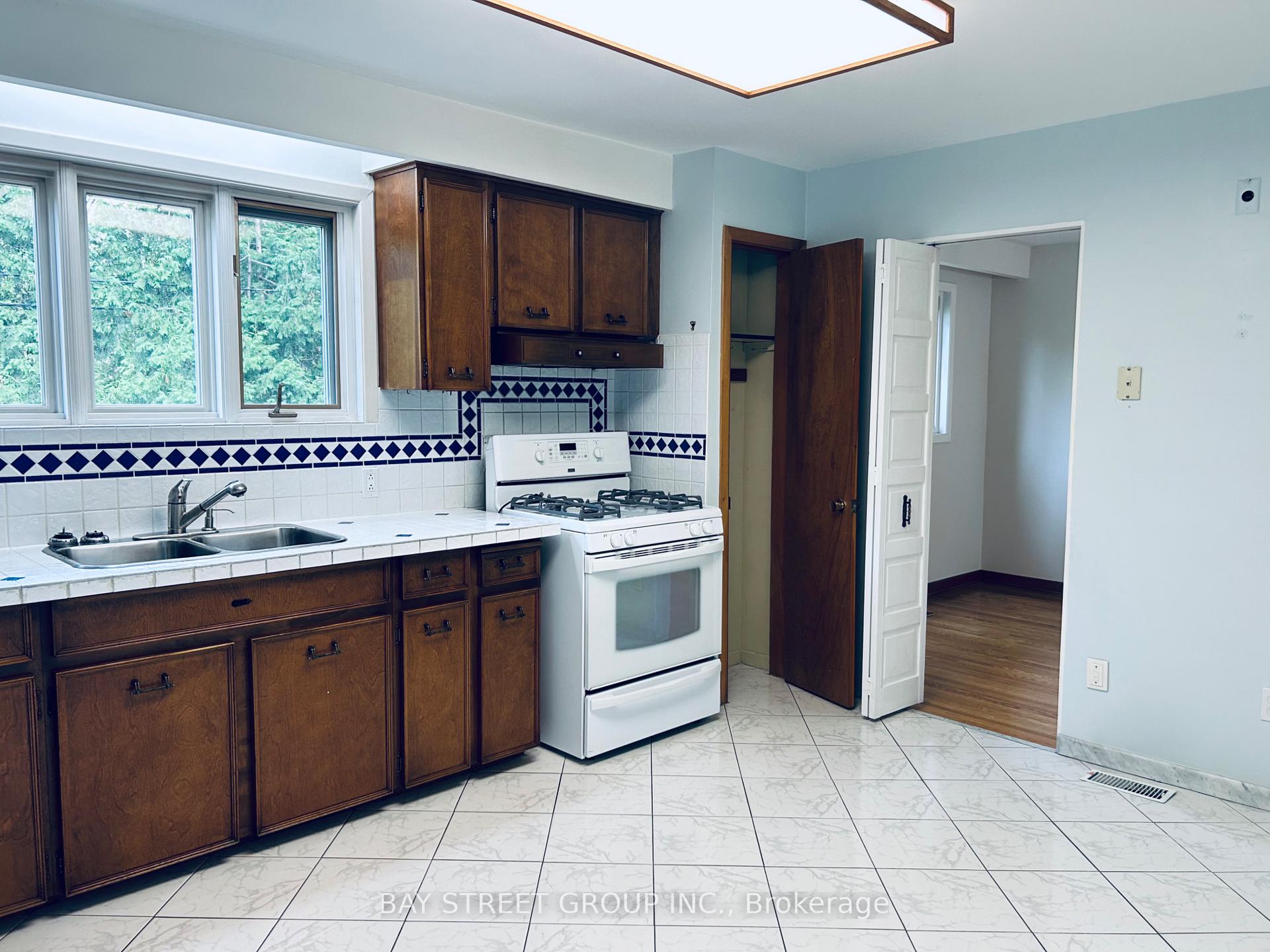Photo 6 of 27 Jeremy Drive, Markham, Unionville — HOMEH