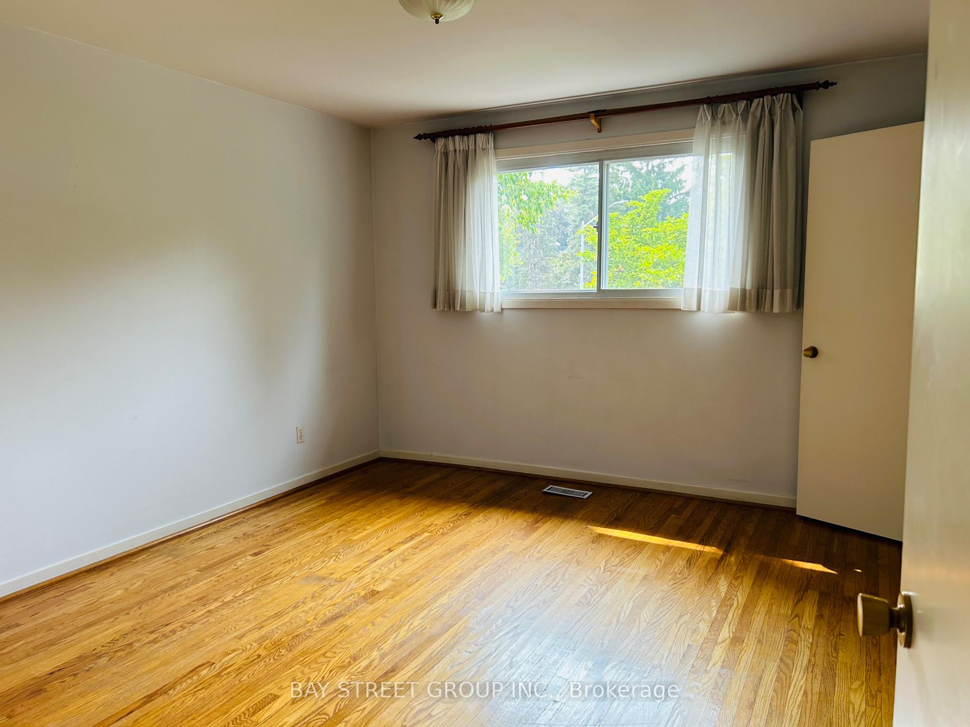 Photo 10 of 27 Jeremy Drive, Markham, Unionville — HOMEH