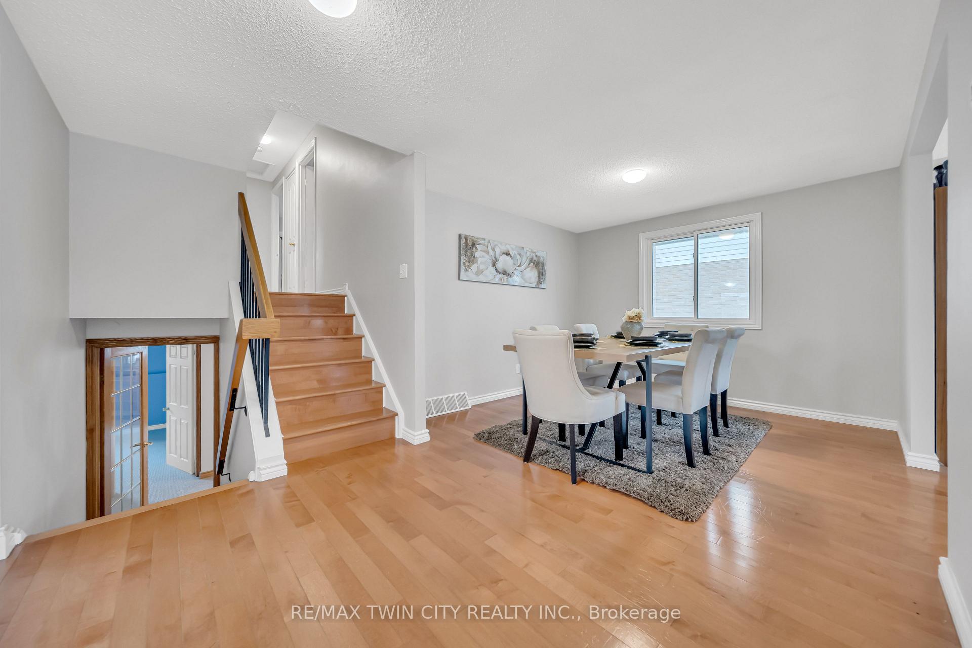 Photo 10 of 21 Oneida Place, Kitchener, Centreville Chicopee — HOMEH