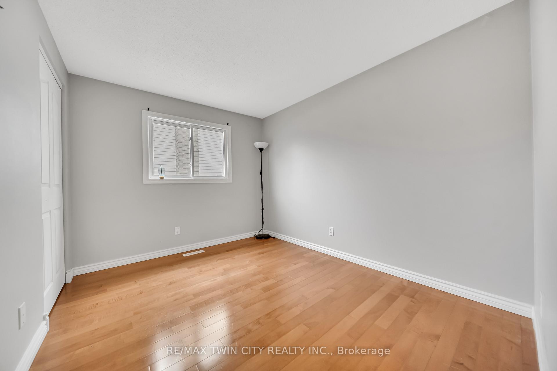 Photo 18 of 21 Oneida Place, Kitchener, Centreville Chicopee — HOMEH