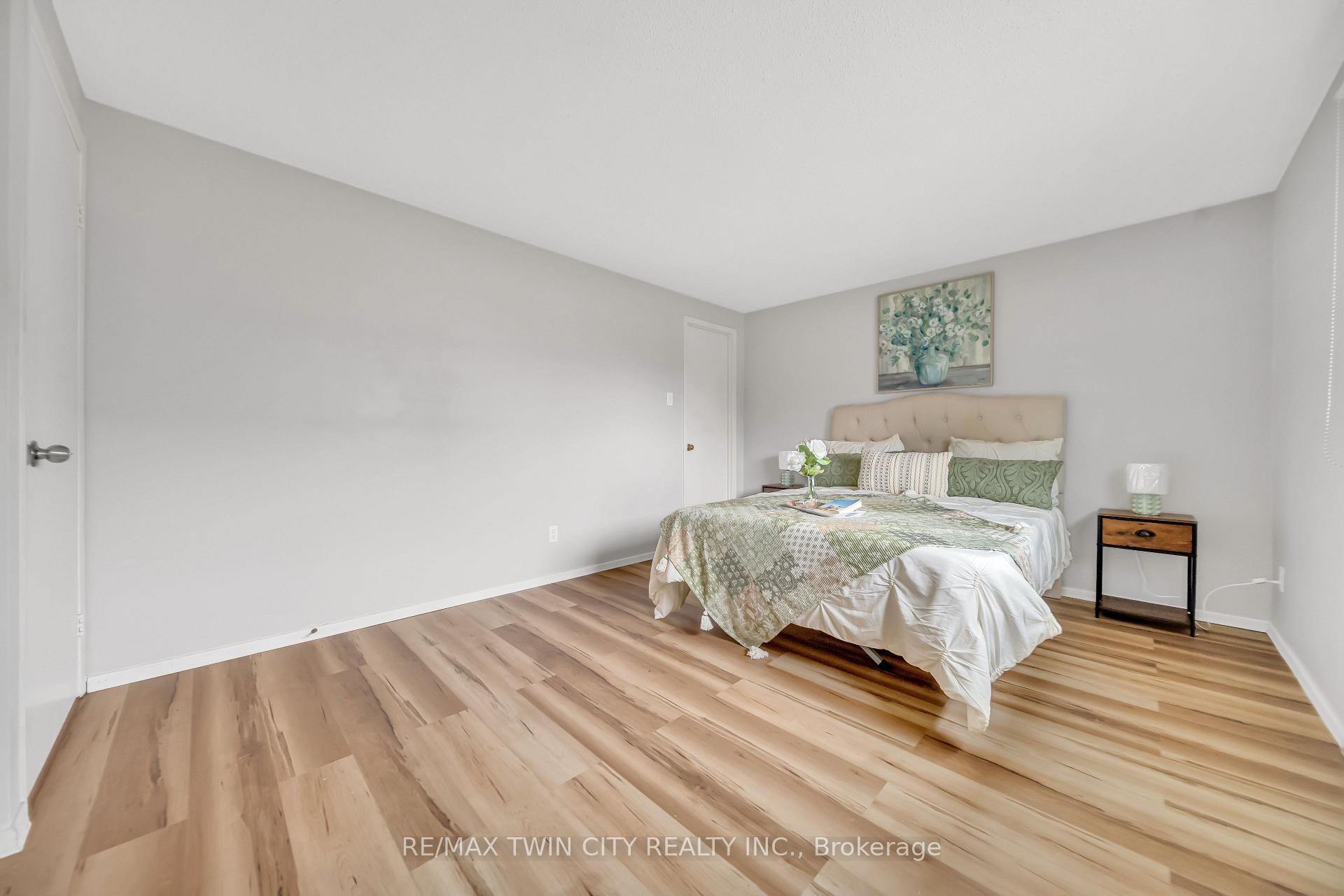 Photo 24 of 21 Oneida Place, Kitchener, Centreville Chicopee — HOMEH