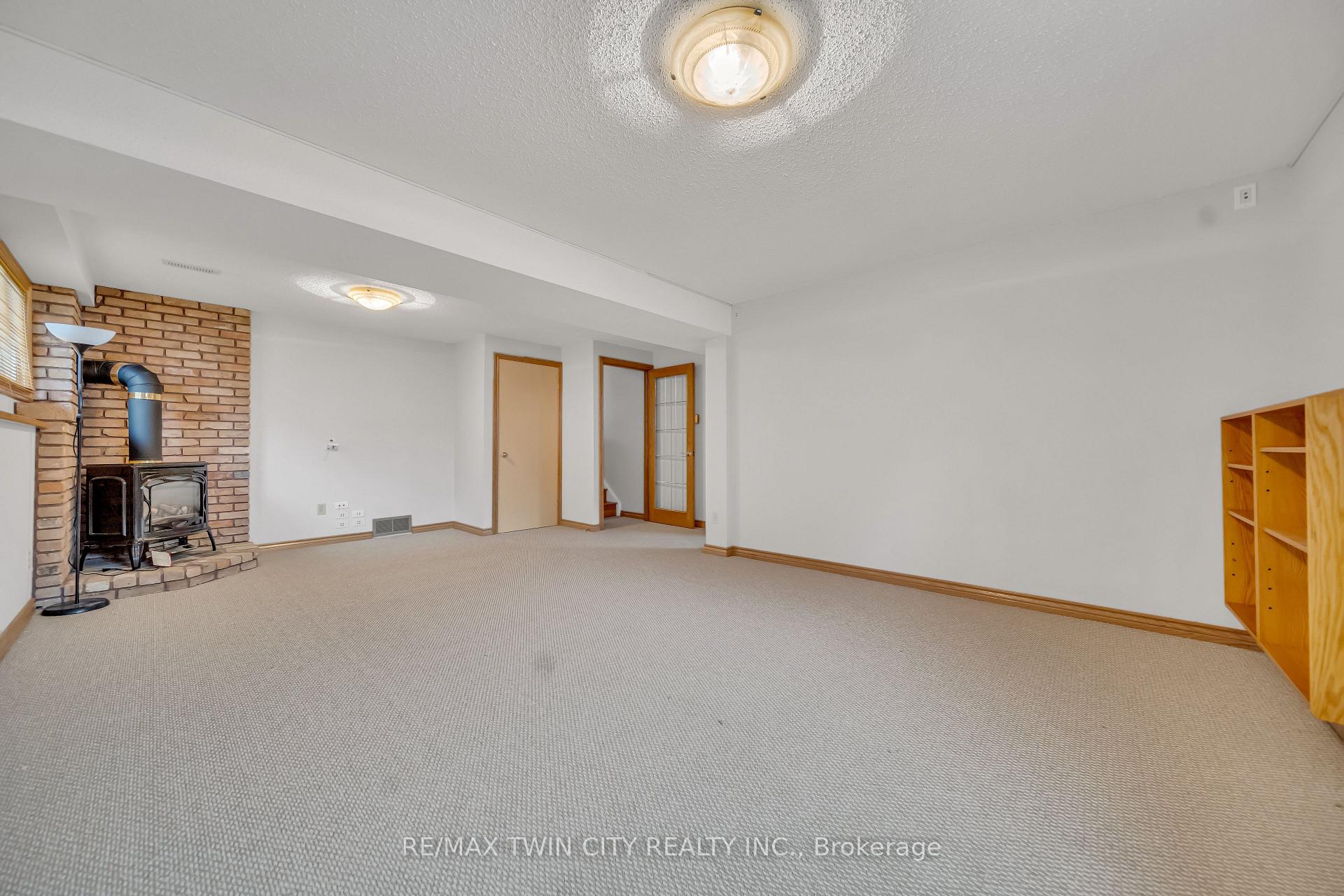 Photo 28 of 21 Oneida Place, Kitchener, Centreville Chicopee — HOMEH