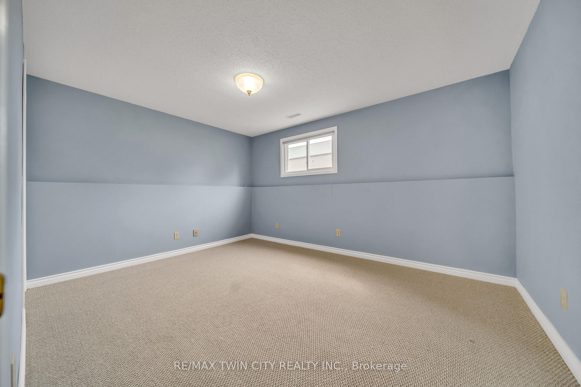 Photo 30 of 21 Oneida Place, Kitchener, Centreville Chicopee — HOMEH