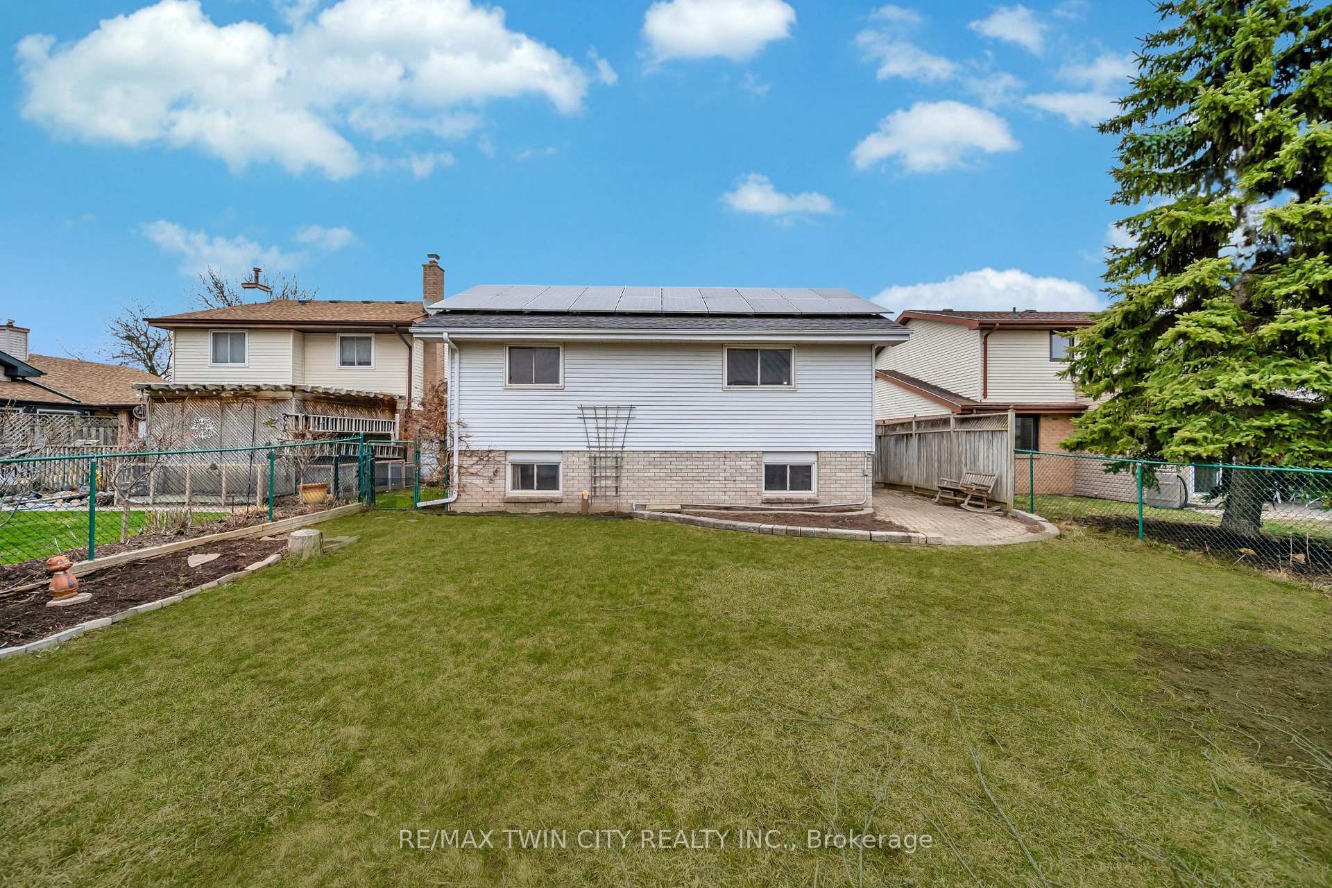 Photo 35 of 21 Oneida Place, Kitchener, Centreville Chicopee — HOMEH