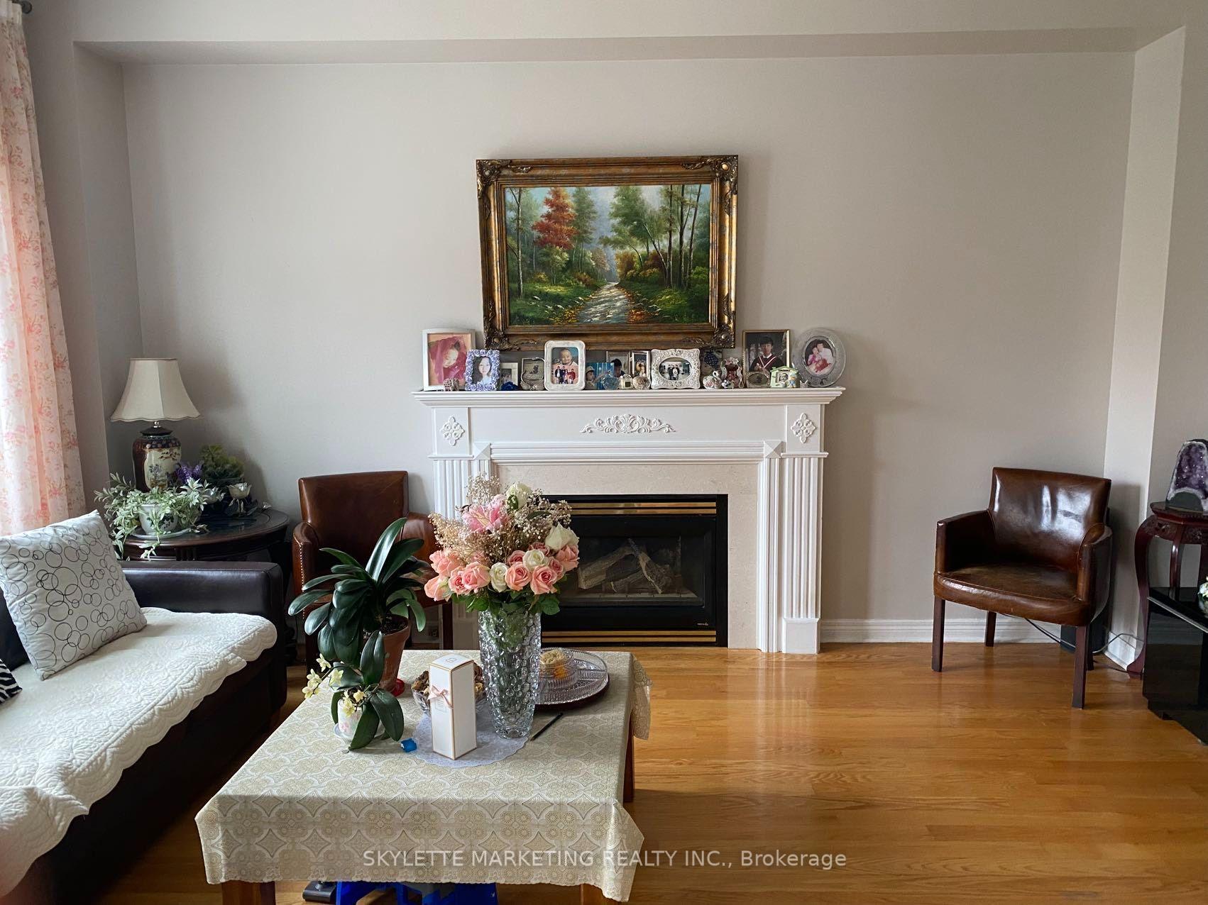 Photo 2 of 3 Twin Oaks Drive, Markham, Berczy — HOMEH