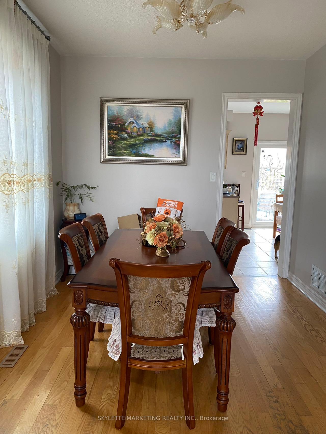 Photo 3 of 3 Twin Oaks Drive, Markham, Berczy — HOMEH