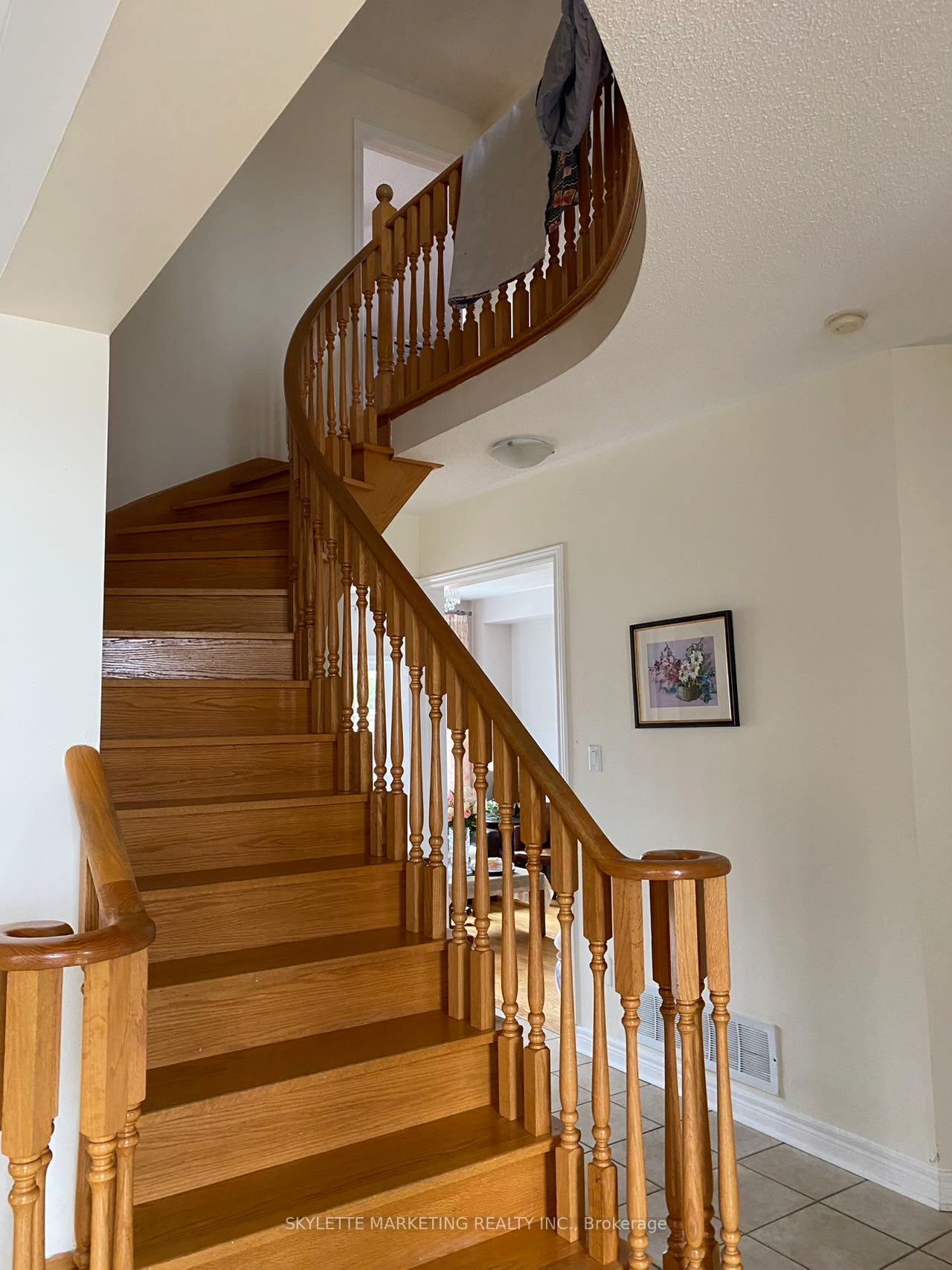 Photo 4 of 3 Twin Oaks Drive, Markham, Berczy — HOMEH