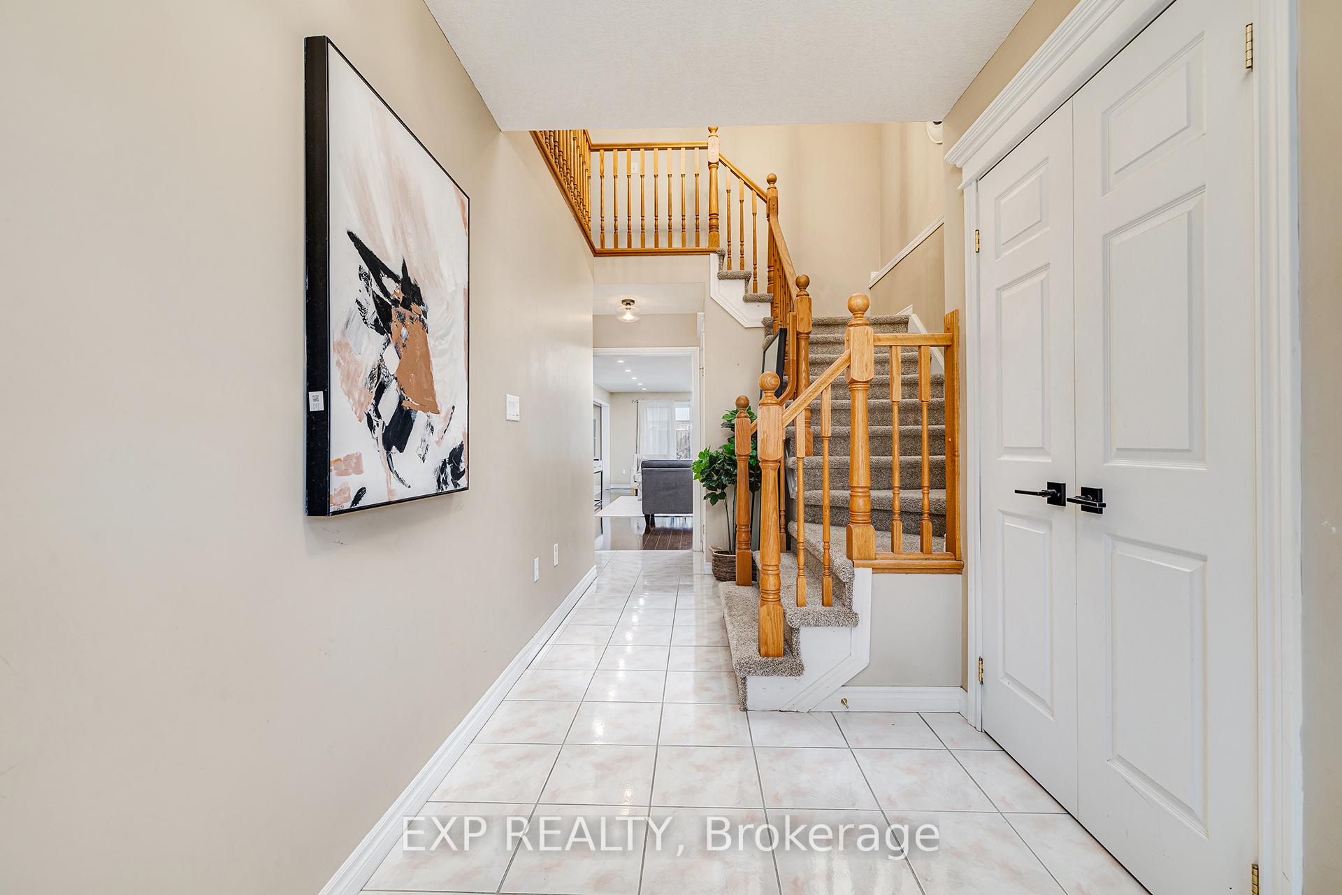 Photo 2 of 18 Highbarry Crescent, Kitchener — HOMEH
