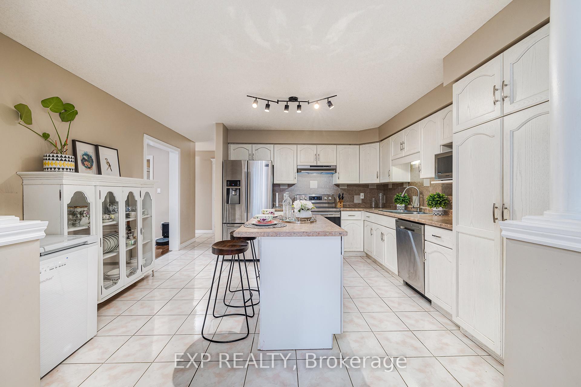 Photo 9 of 18 Highbarry Crescent, Kitchener — HOMEH