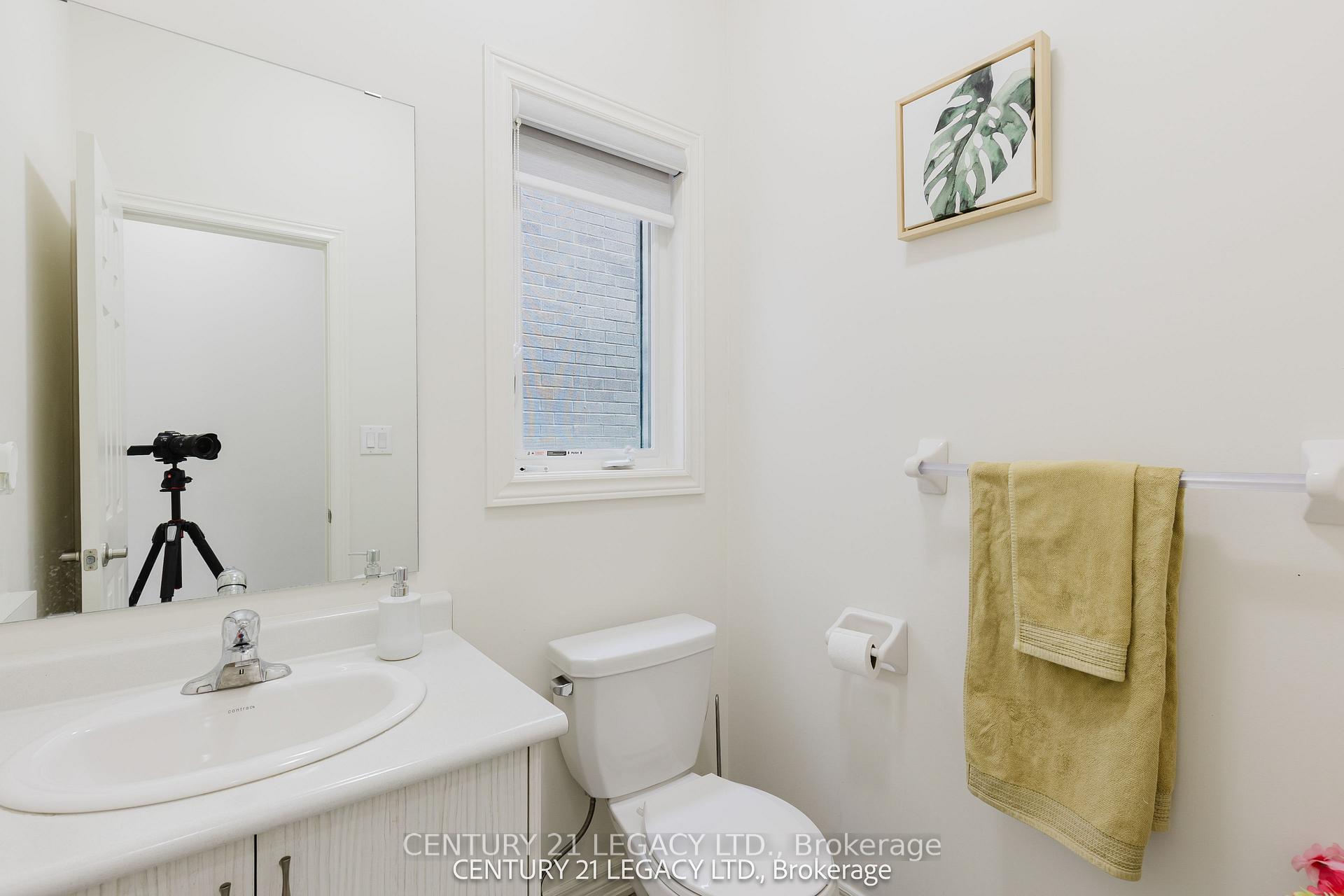 Photo 3 of 180 Agro Street, Hamilton, Waterdown — HOMEH