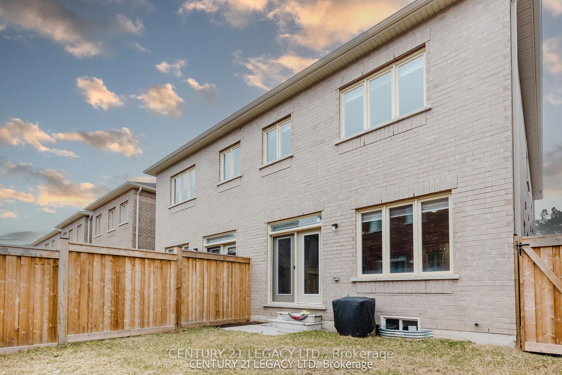 Photo 18 of 180 Agro Street, Hamilton, Waterdown — HOMEH