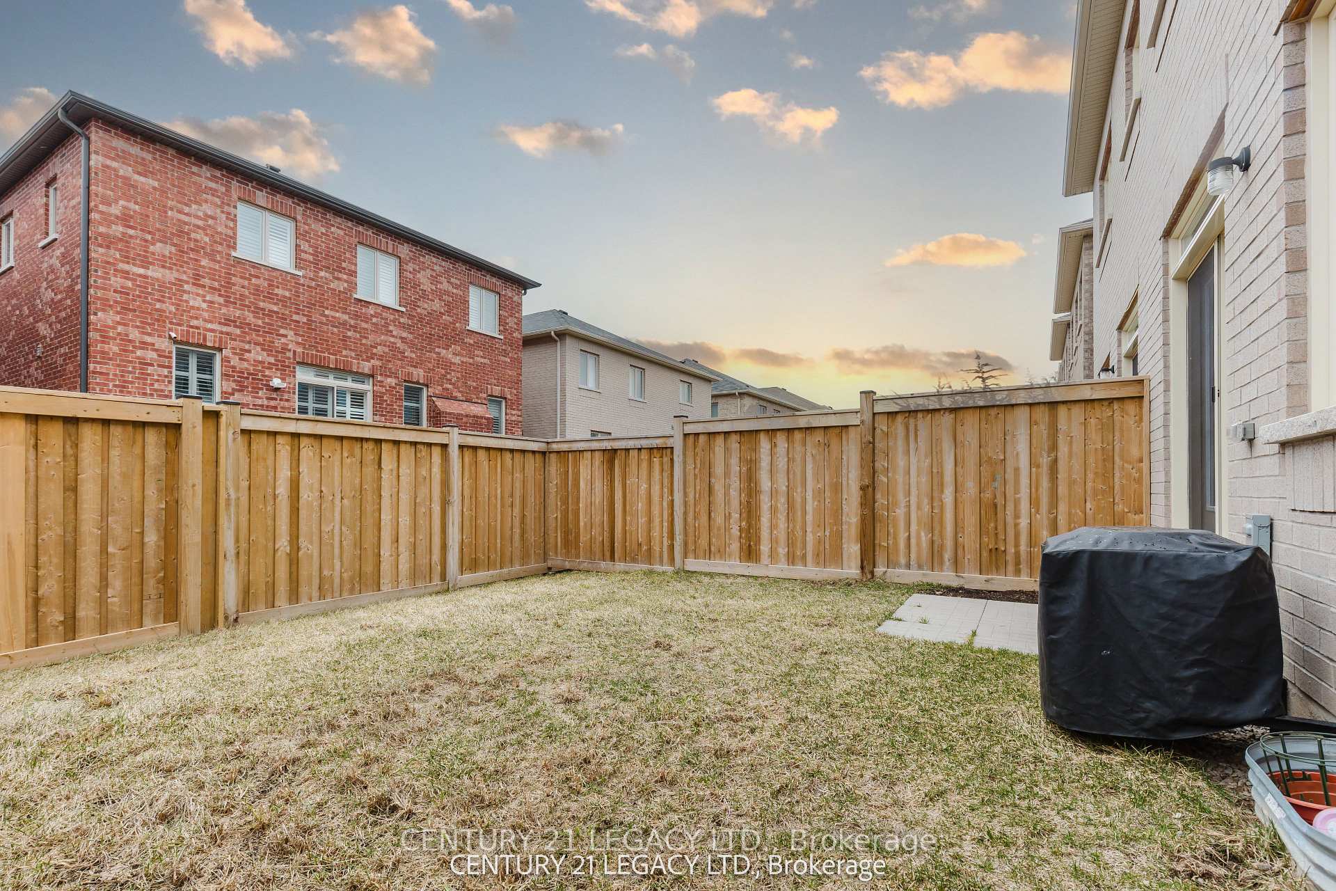 Photo 21 of 180 Agro Street, Hamilton, Waterdown — HOMEH